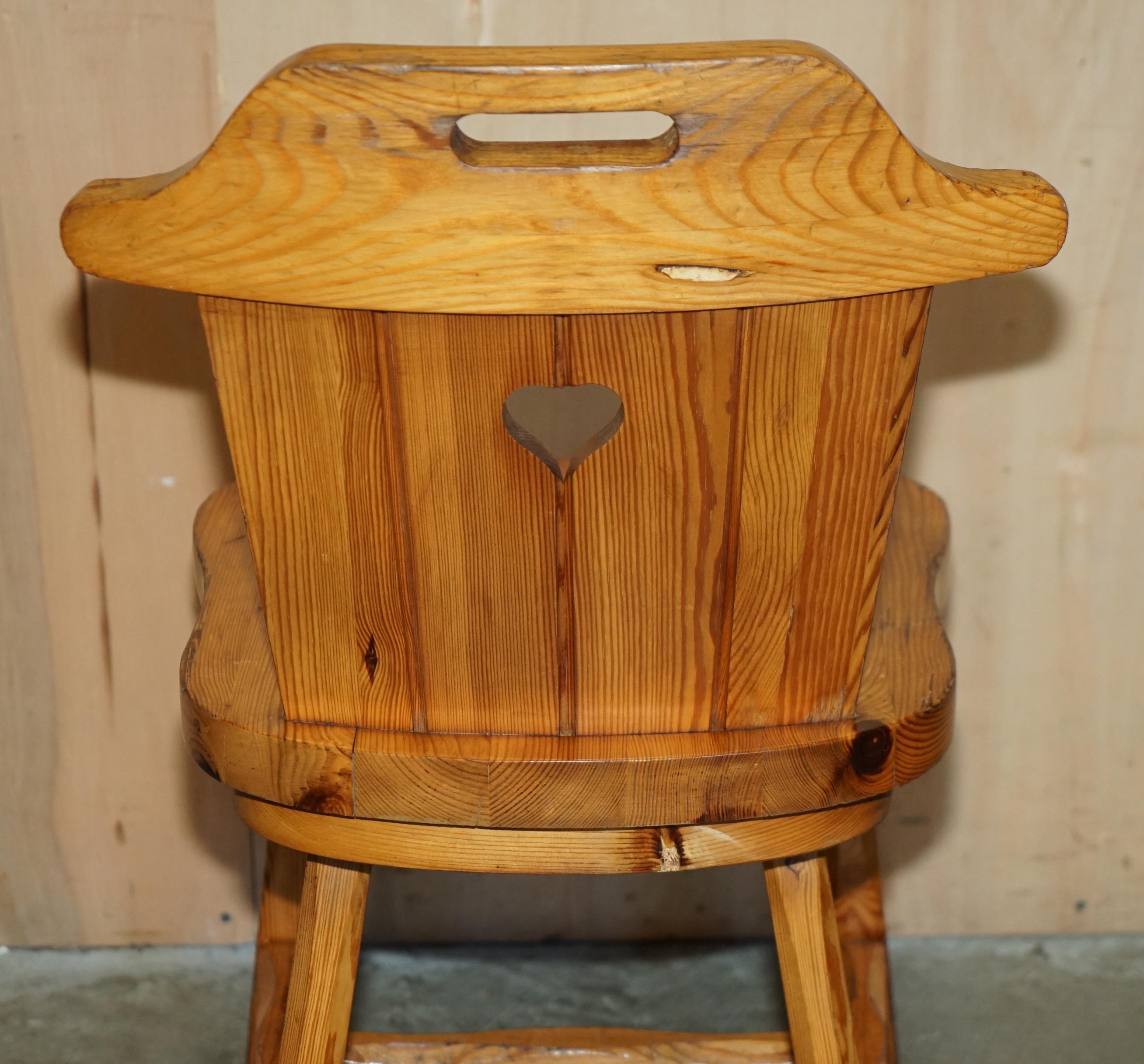 SUITE OF EiGHT ENGLISH COUNTRY HOUSE VINTAGE PINE DINING CHAIRS HEART BACKS 8 For Sale 3