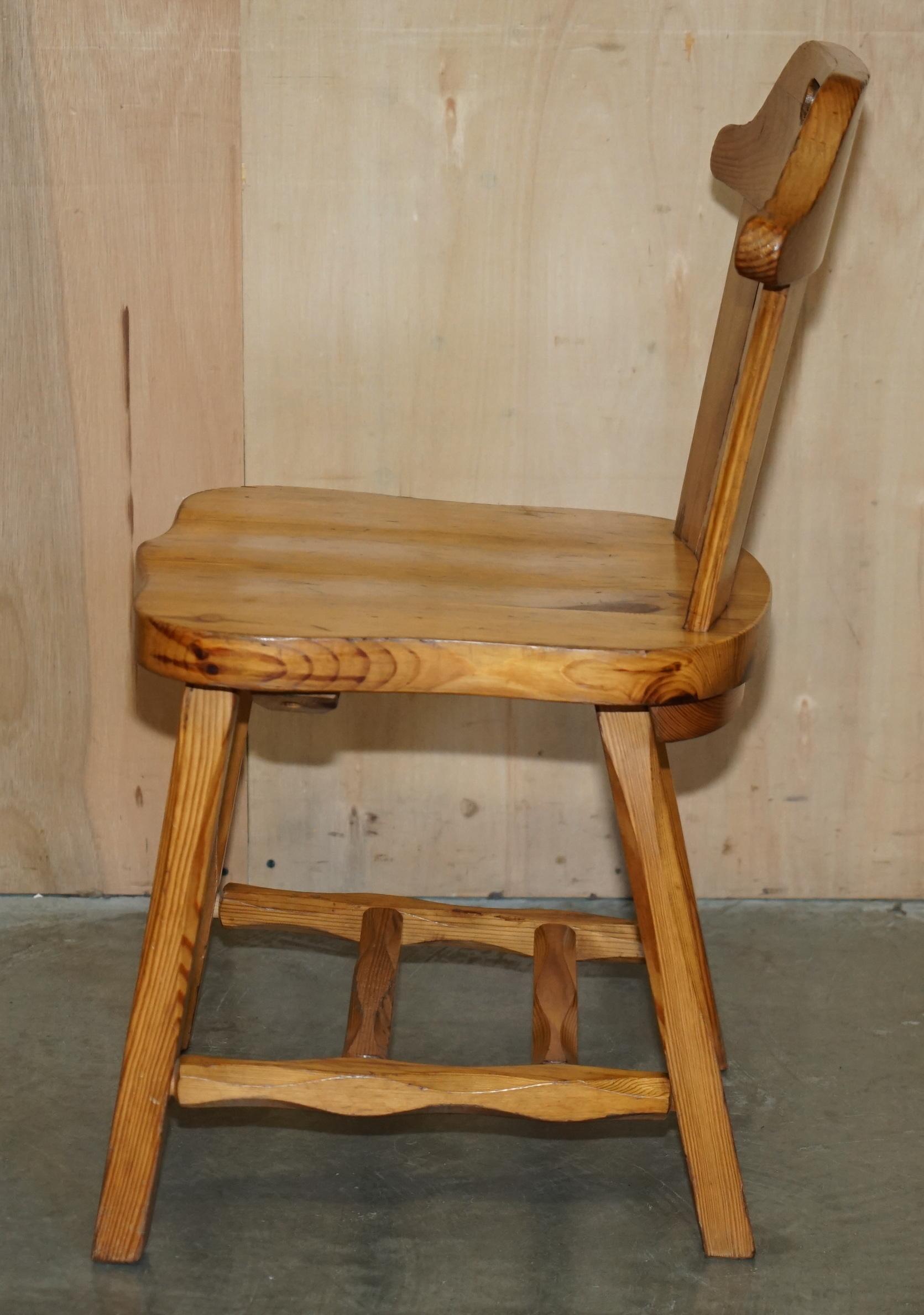 SUITE OF EiGHT ENGLISH COUNTRY HOUSE VINTAGE PINE DINING CHAIRS HEART BACKS 8 For Sale 4