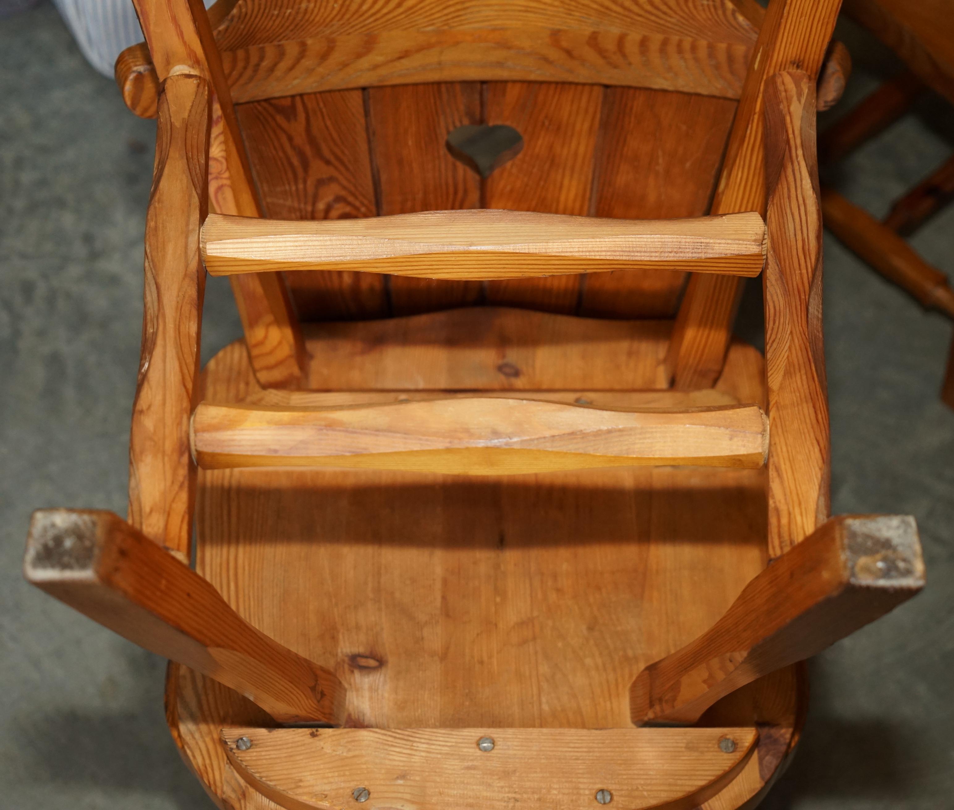 SUITE OF EiGHT ENGLISH COUNTRY HOUSE VINTAGE PINE DINING CHAIRS HEART BACKS 8 For Sale 5