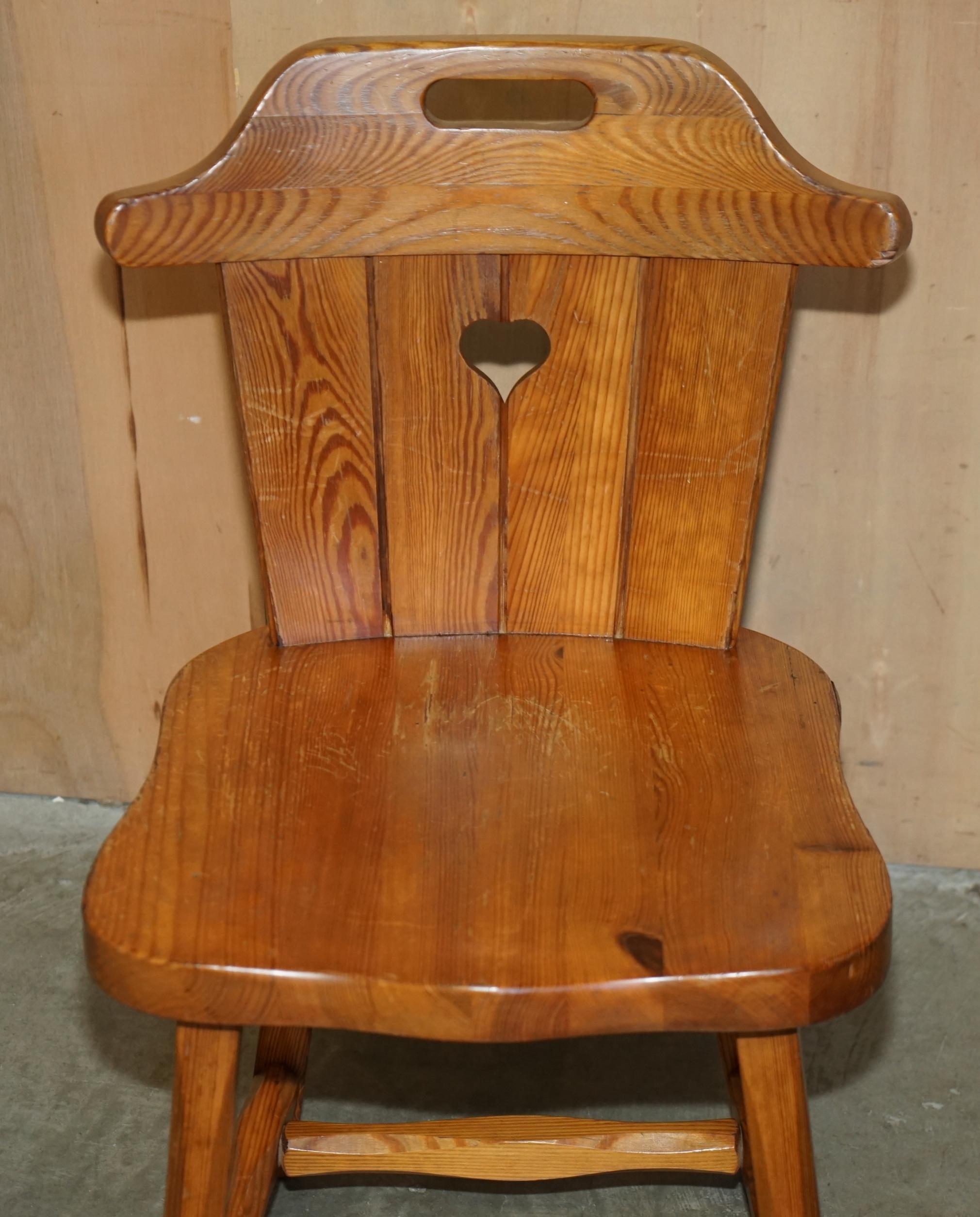 SUITE OF EiGHT ENGLISH COUNTRY HOUSE VINTAGE PINE DINING CHAIRS HEART BACKS 8 For Sale 8