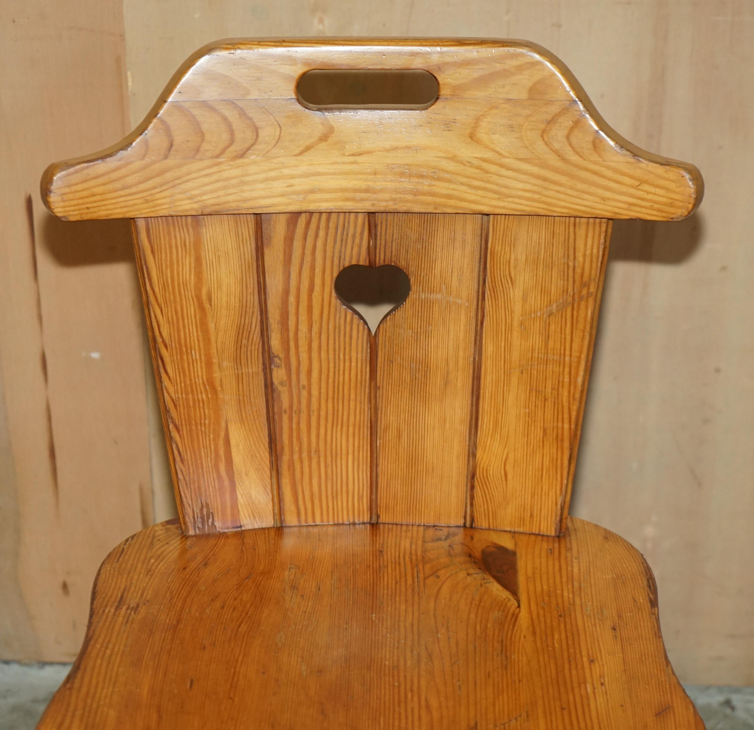 English SUITE OF EiGHT ENGLISH COUNTRY HOUSE VINTAGE PINE DINING CHAIRS HEART BACKS 8 For Sale