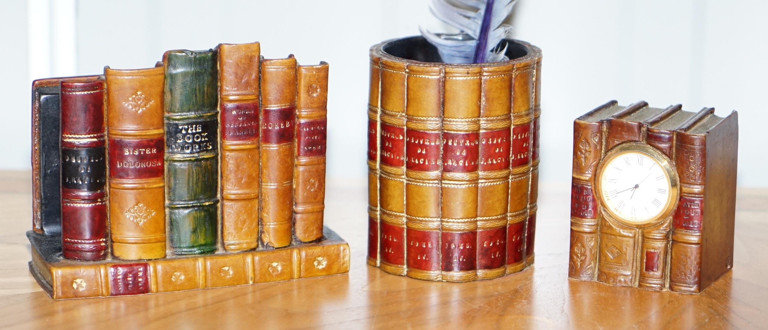 We are delighted to offer for sale this lovely suite of brown leather desk accessories

Including a clock in a set of books, a pen pot made up of books and a desk / envelope tidy

This is a very sweet set, it looks very Theodore Alexander

Pen