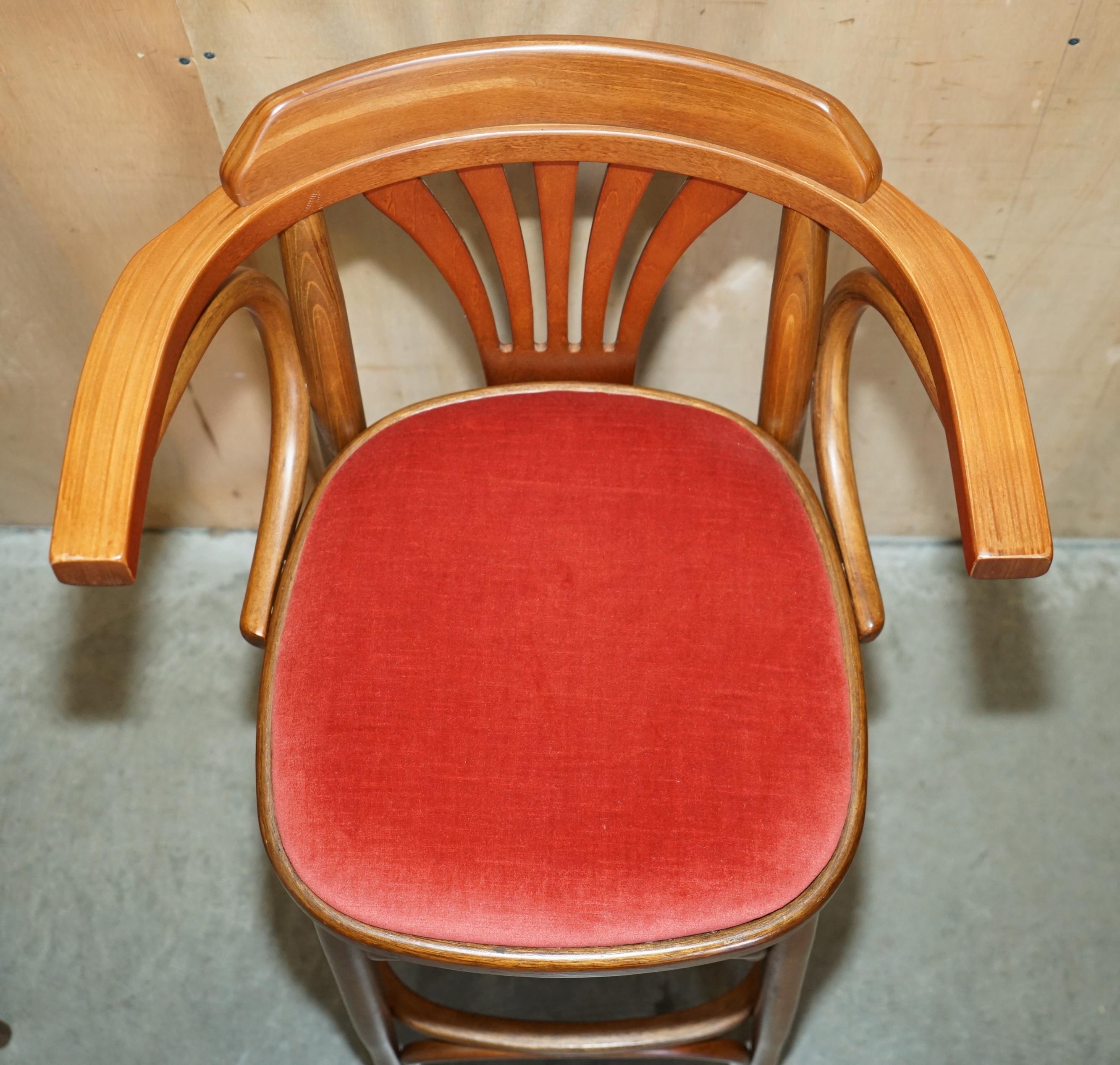 SUiTE OF FIVE BENTWOOD THONET BAR STOOLS FOR KITCHEN COCKTAIL AT HOME BARS ETC (Handgefertigt) im Angebot