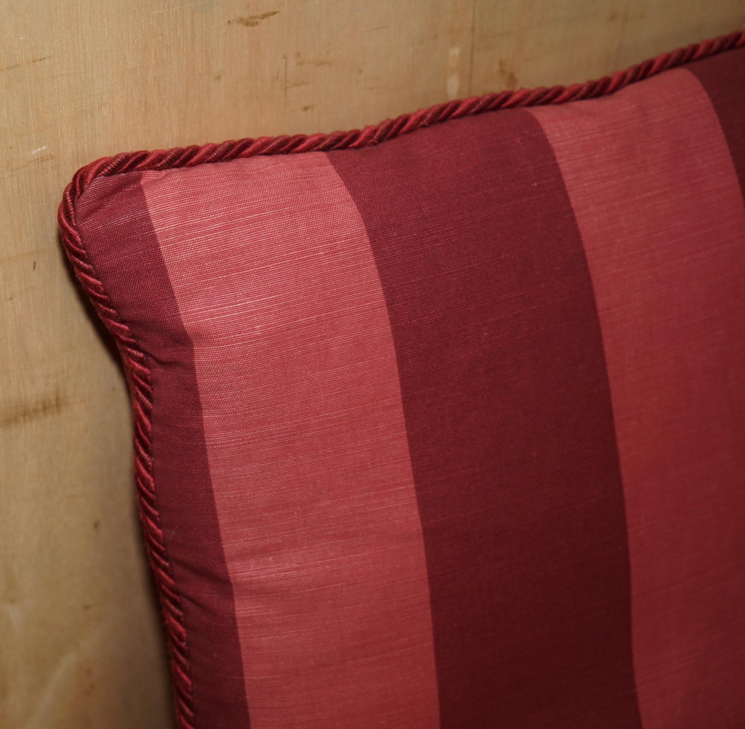 Country SUITE DI CINQUE CUSCINI A CUSCINO IN PIUMA DI GEORGE SMITH PARTE DI UNA SUITE in vendita