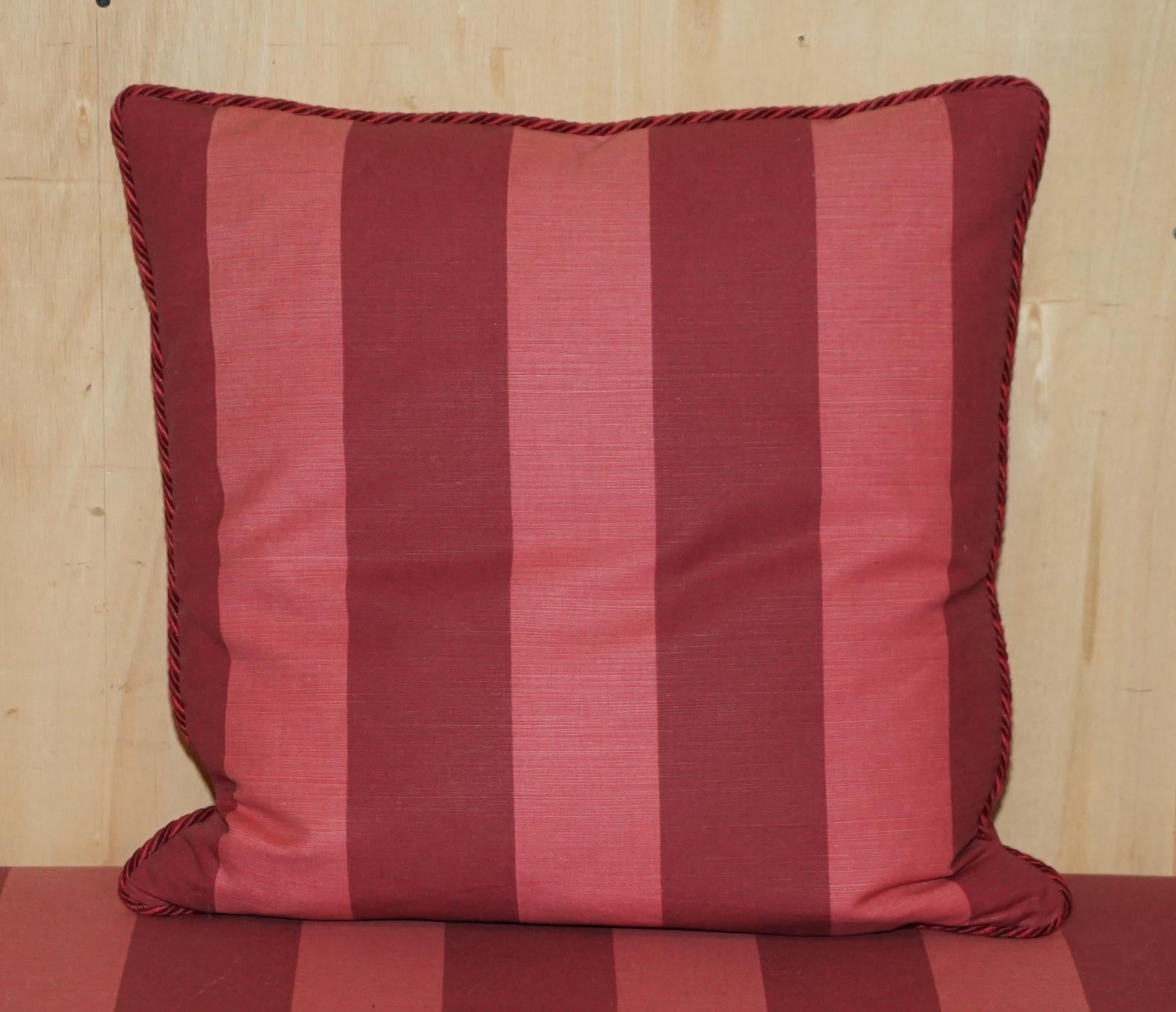 Fatto a mano SUITE DI CINQUE CUSCINI A CUSCINO IN PIUMA DI GEORGE SMITH PARTE DI UNA SUITE in vendita