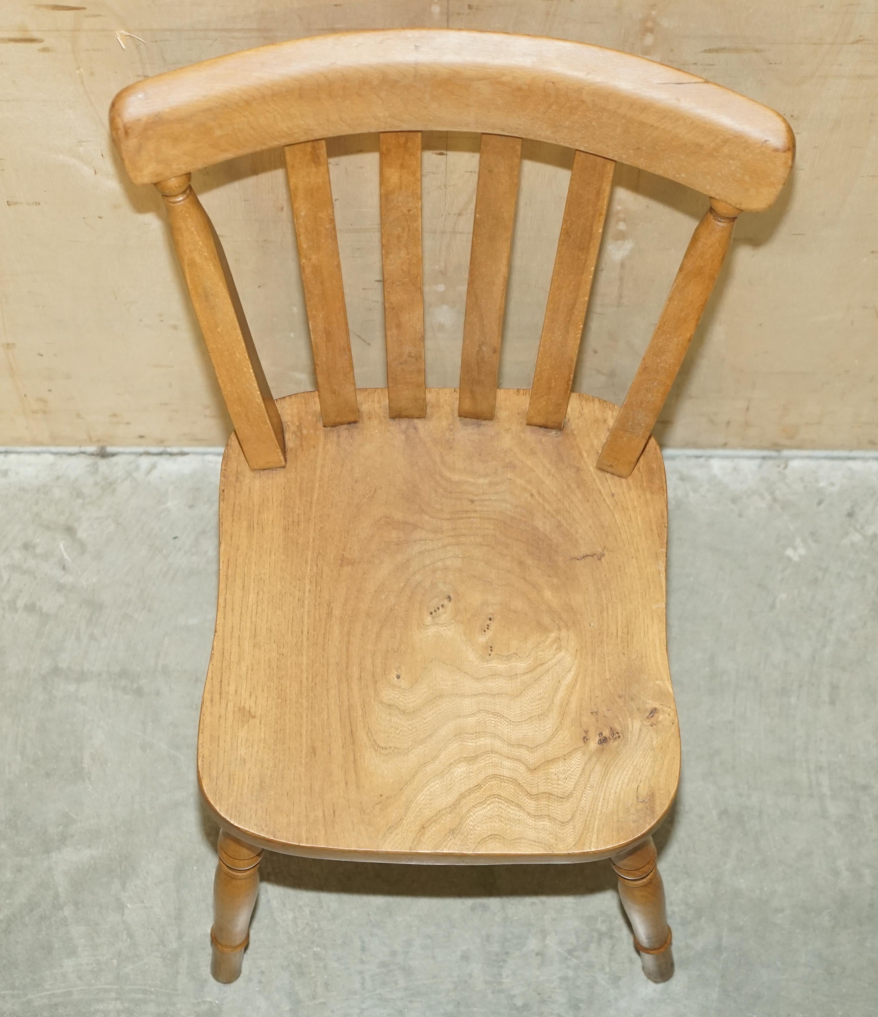 SUITE OF SIX HAND CARVED ENGLISH OAK WINSOR STYLE COUNTRY HOUSE DINING CHAIRs For Sale 5