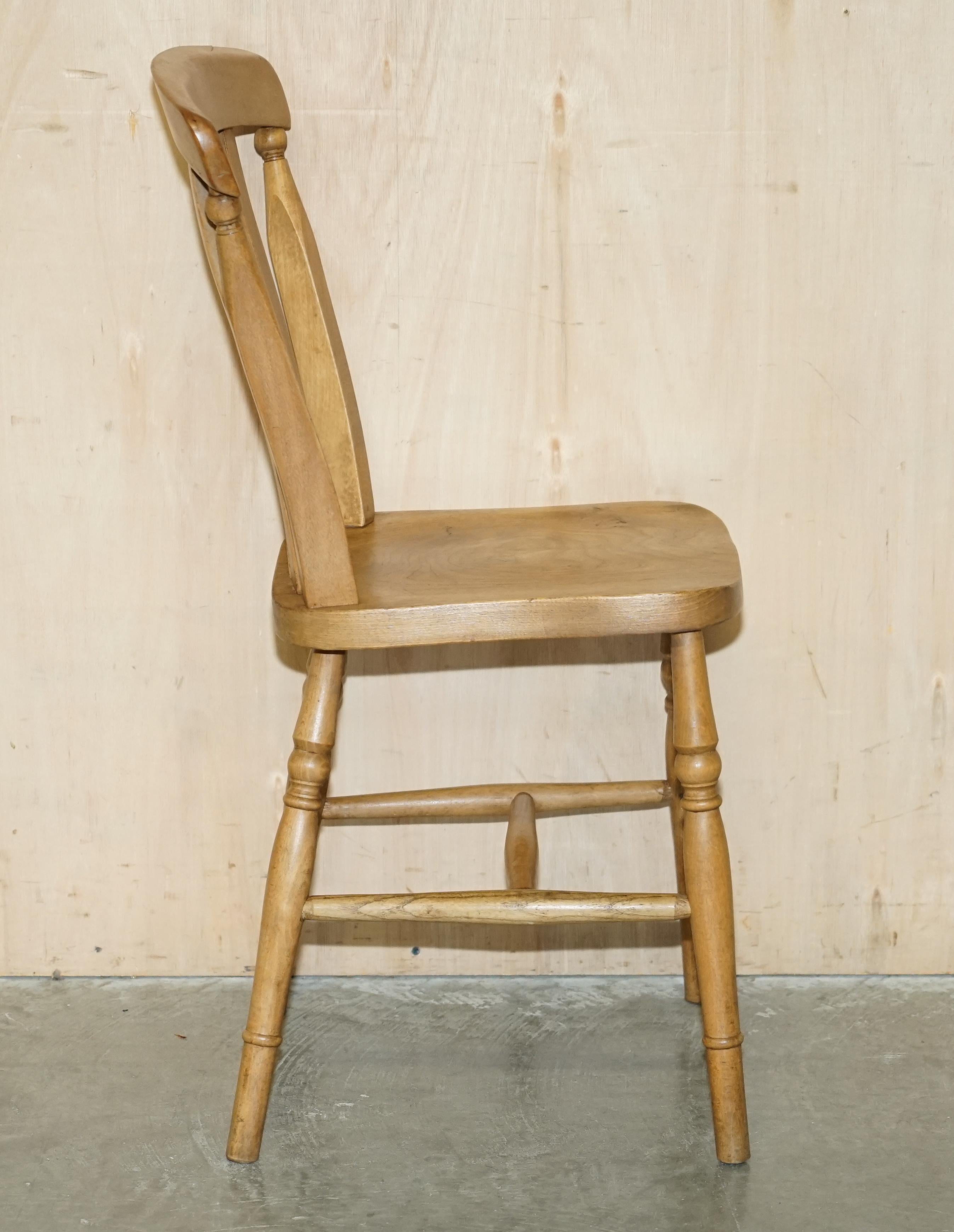 SUITE OF SIX HAND CARVED ENGLISH OAK WINSOR STYLE COUNTRY HOUSE DINING CHAIRs For Sale 7
