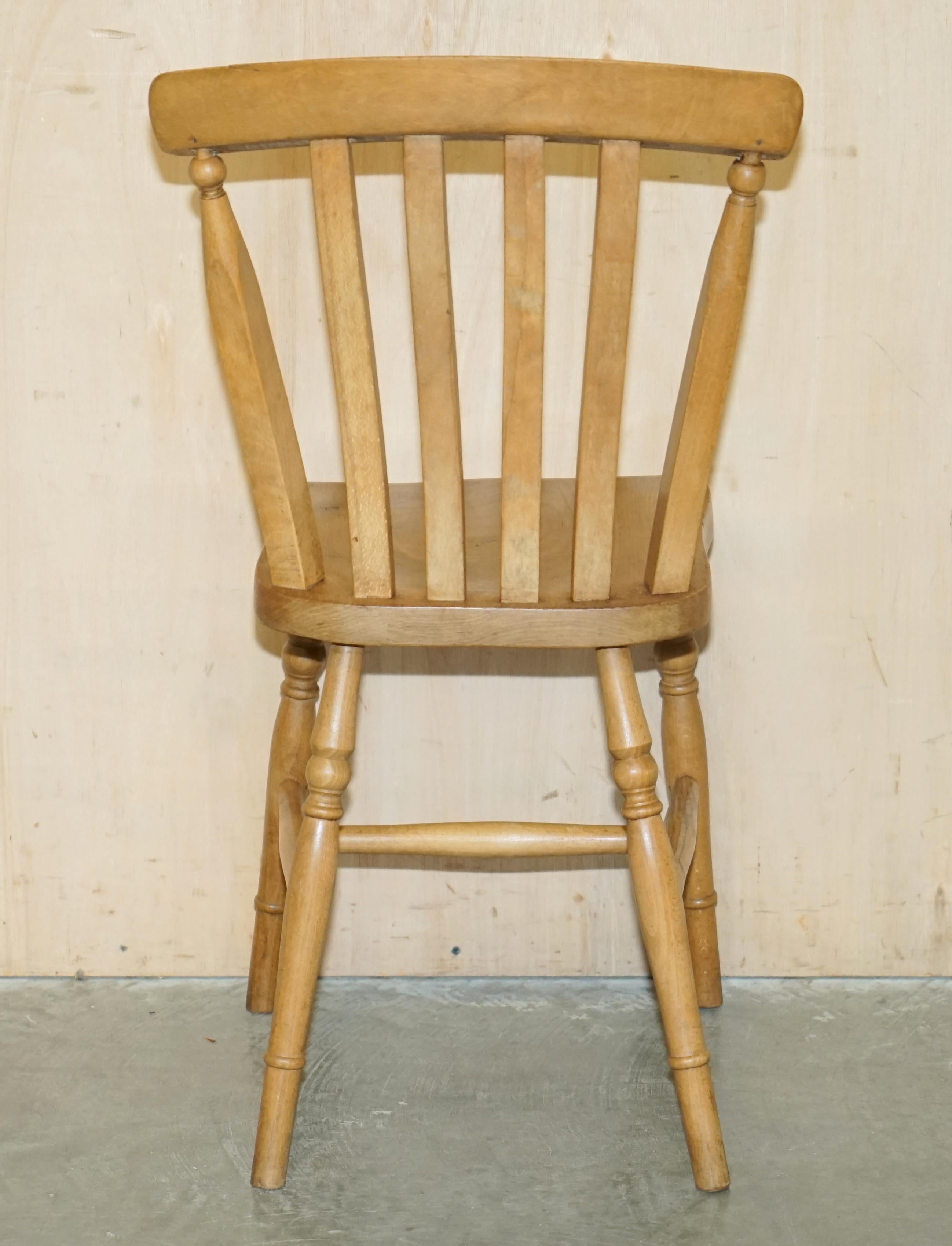 SUITE OF SIX HAND CARVED ENGLISH OAK WINSOR STYLE COUNTRY HOUSE DINING CHAIRs For Sale 8