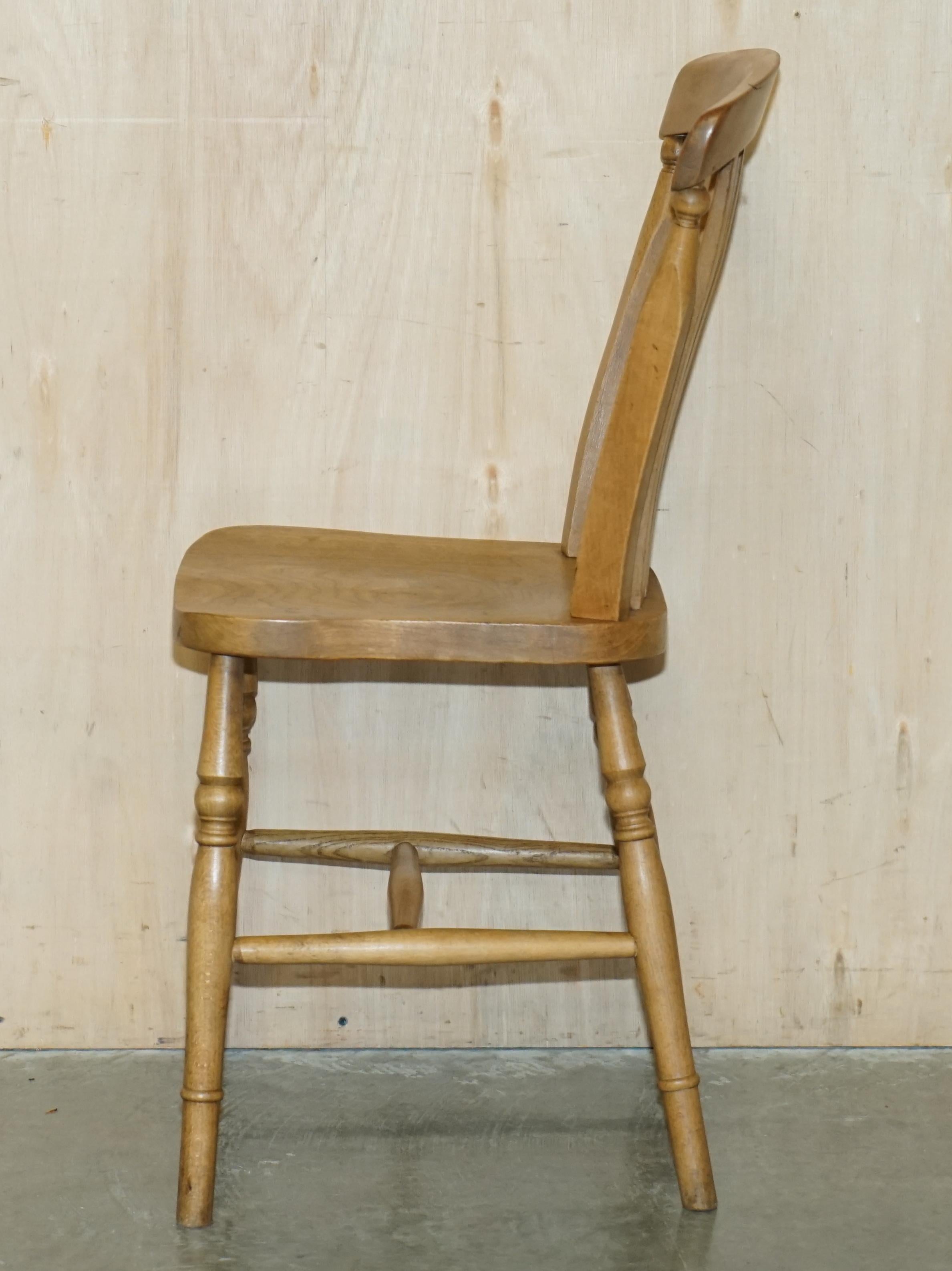 SUITE OF SIX HAND CARVED ENGLISH OAK WINSOR STYLE COUNTRY HOUSE DINING CHAIRs For Sale 9