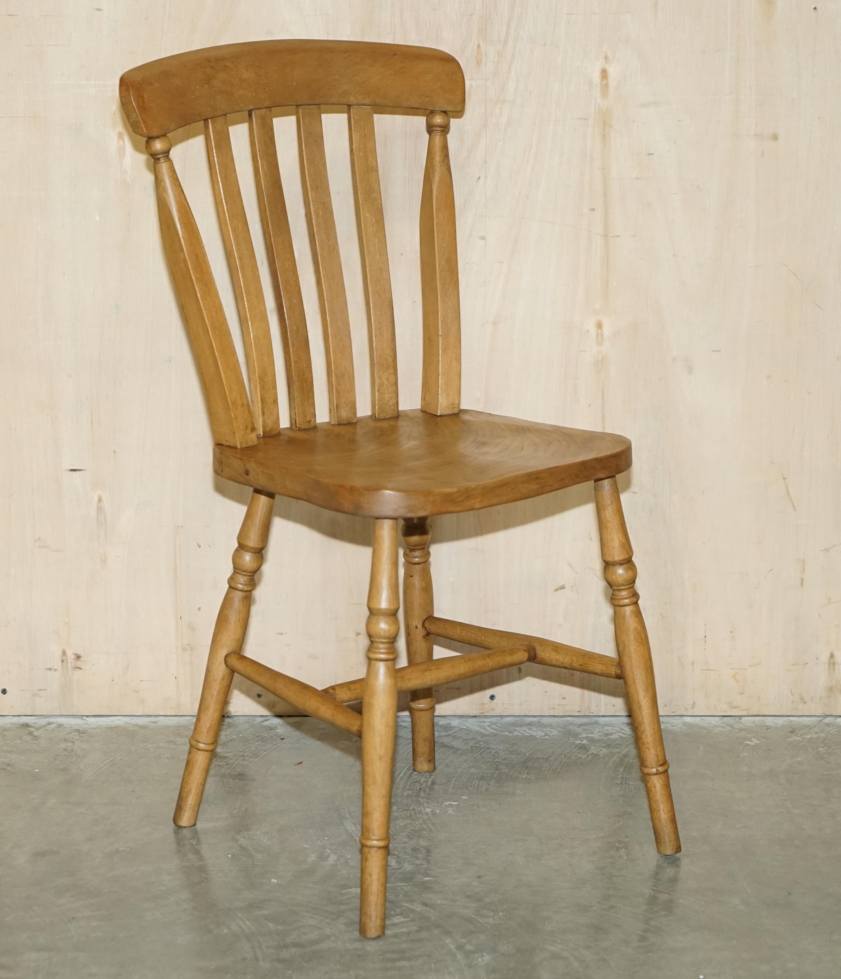 SUITE OF SIX HAND CARVED ENGLISH OAK WINSOR STYLE COUNTRY HOUSE DINING CHAIRs For Sale 10