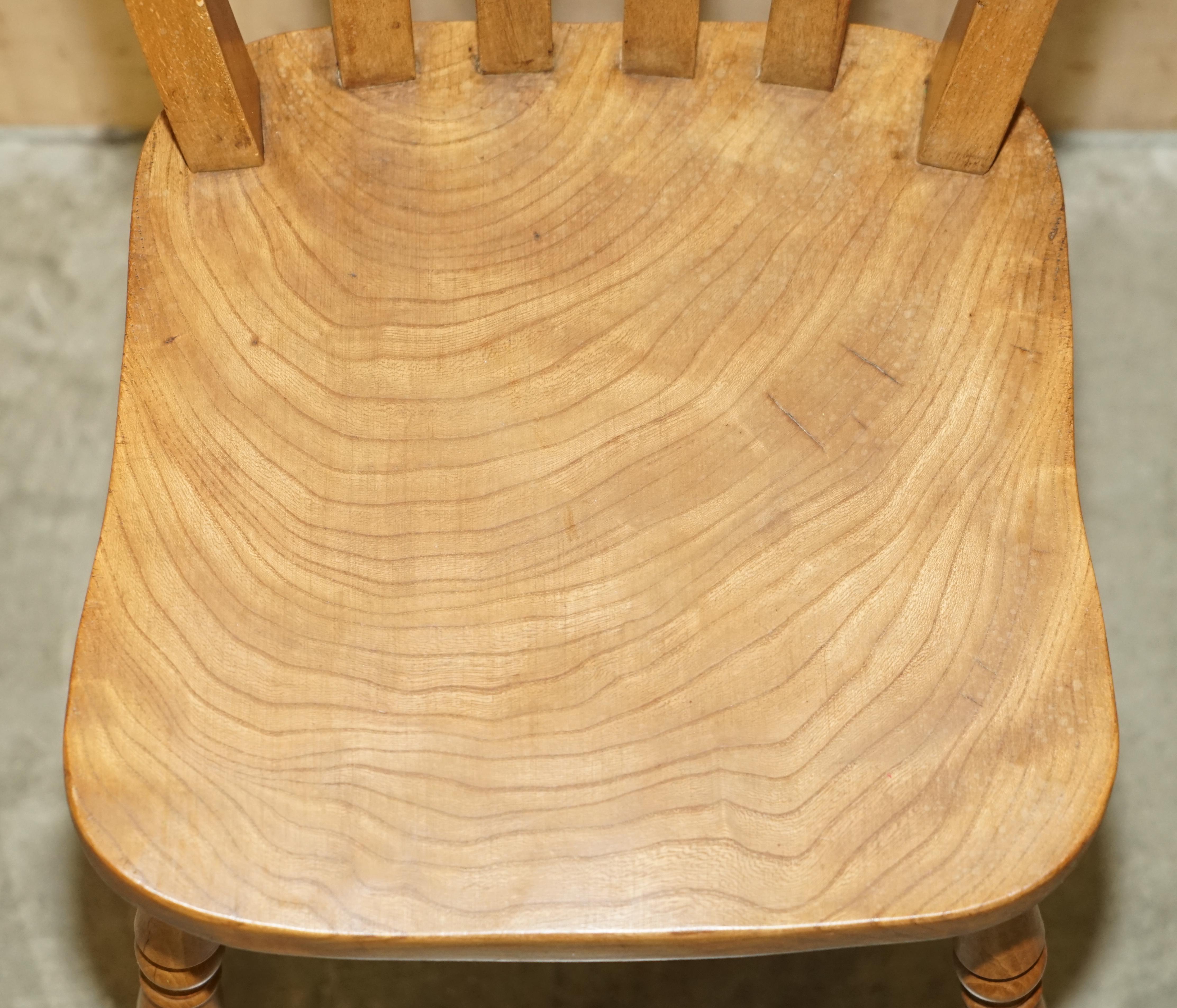 SUITE OF SIX HAND CARVED ENGLISH OAK WINSOR STYLE COUNTRY HOUSE DINING CHAIRs For Sale 12