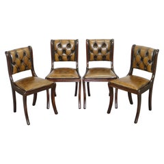 Suite de quatre chaises de salle à manger Chesterfield en cuir marron Pretol vieilli et bois de feuillus 4