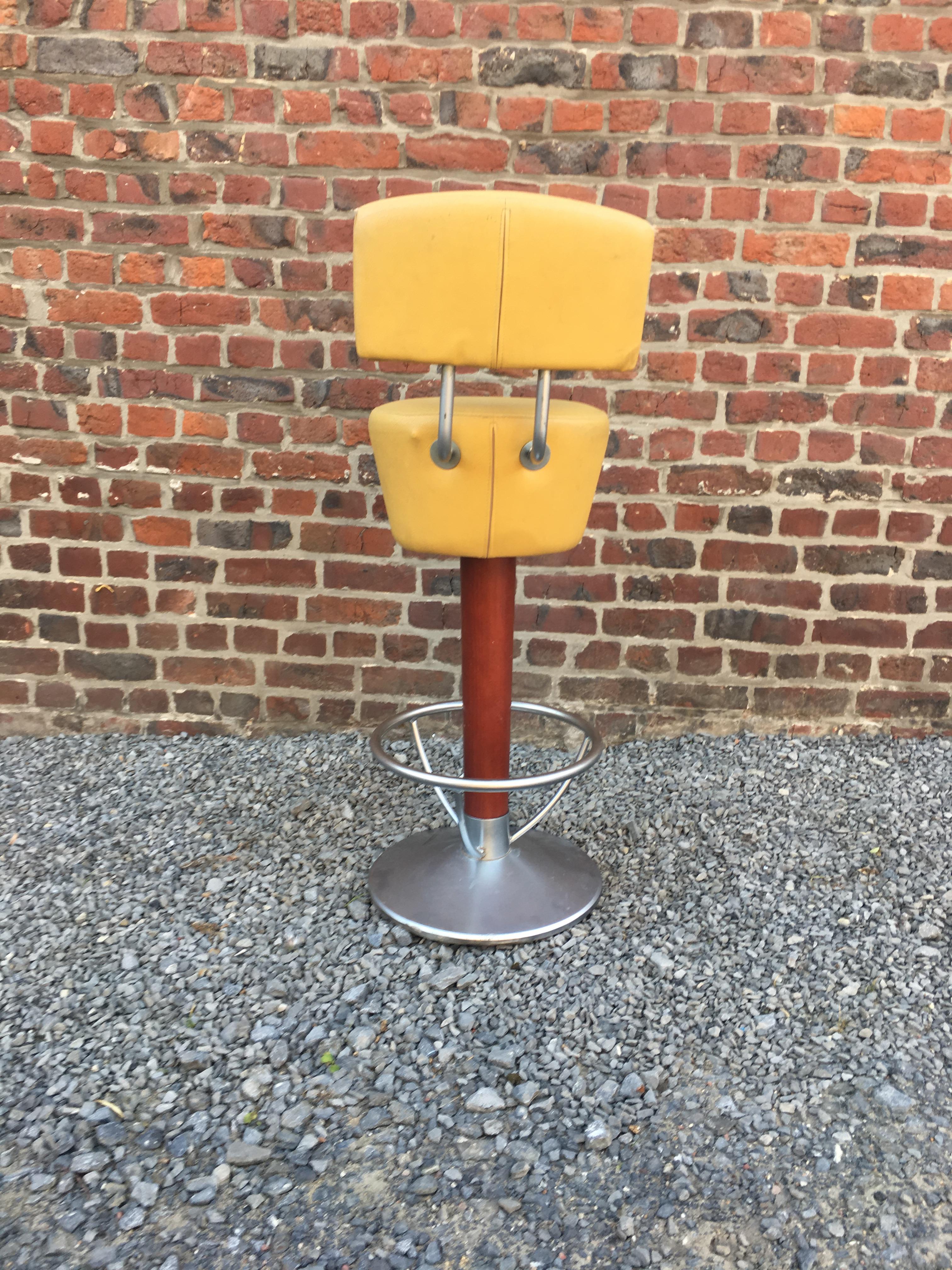 Suite of Four Bar Stools, Stained Beech, Steel and Faux Leather, circa 1970 For Sale 3