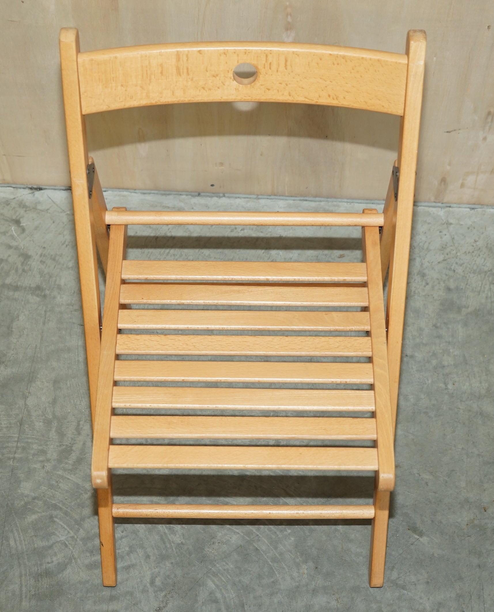 Chêne Suite de quatre chaises à vapeur pliantes en chêne anglais des années 1940 à superbe patine en vente
