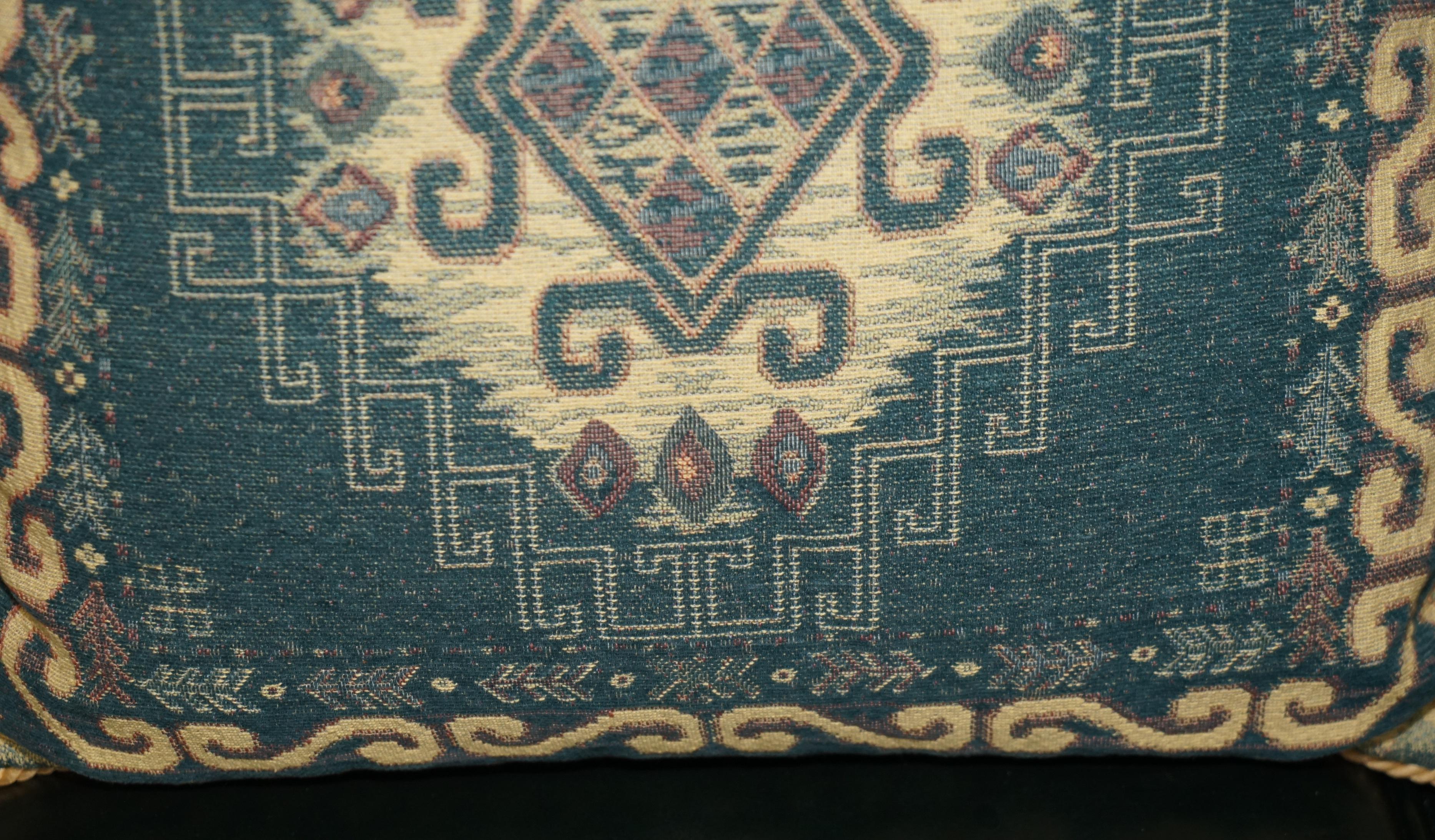 SUITE OF FOUR LARGE 52CM EMBROIDERED TAPESTRY SOFA & ARMCHAiRS CUSHIONS PILLOWS In Good Condition In West Sussex, Pulborough