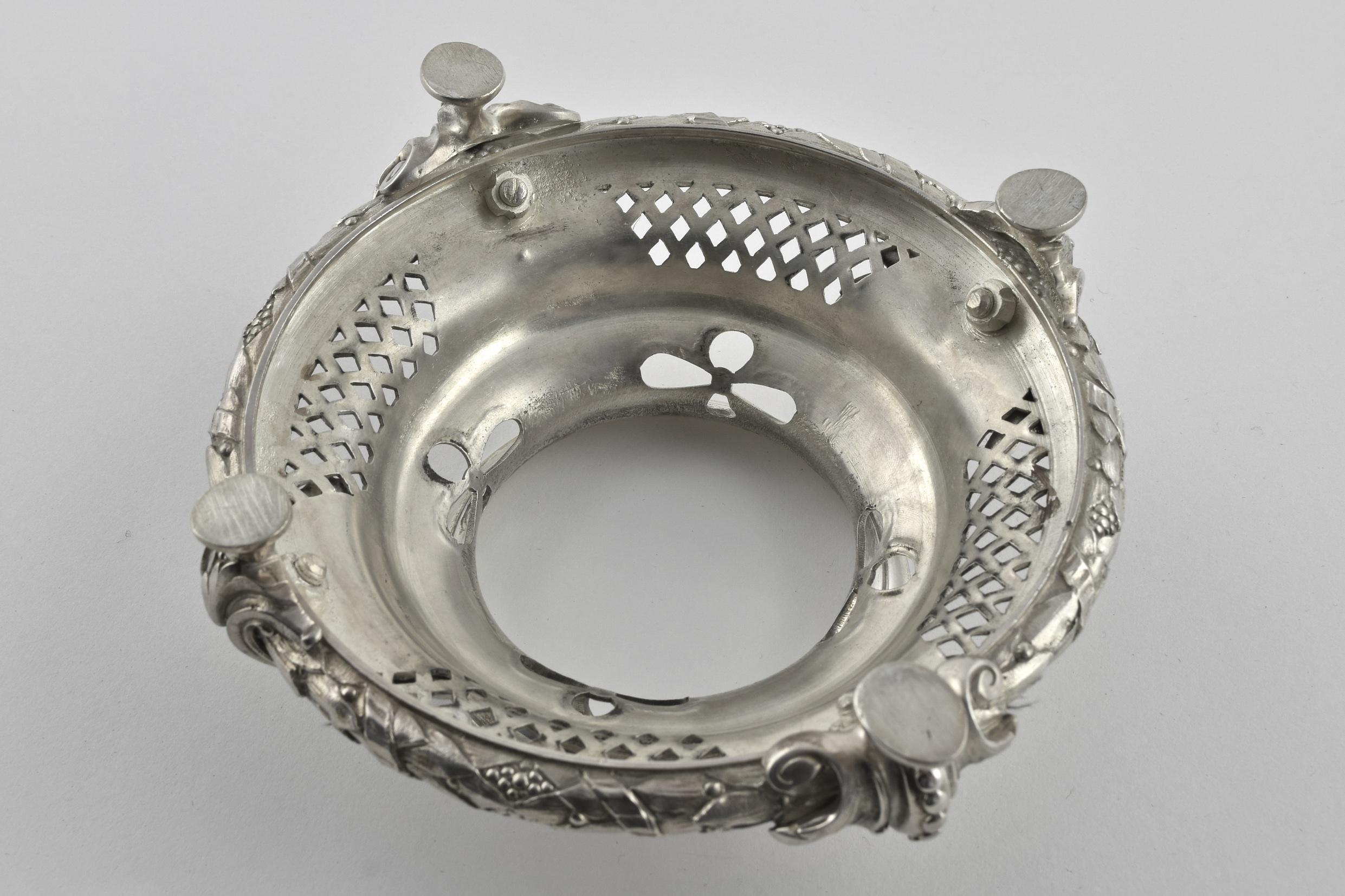 Suite von vier versilberten Bronze Dessert Stand comports, Französisch CIRCA 1890 im Zustand „Gut“ im Angebot in London, GB