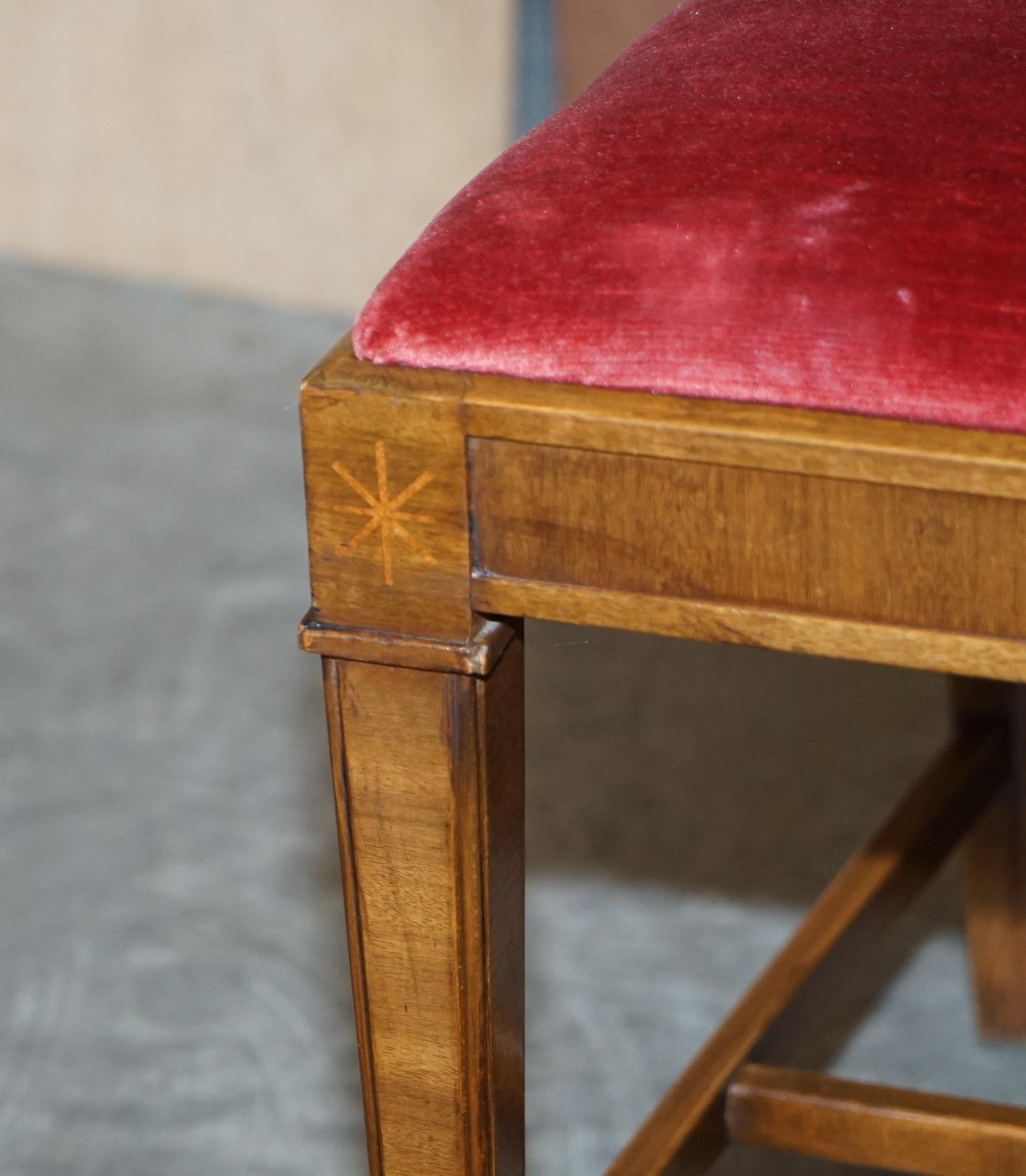 Suite di quattro sedie da pranzo svedesi in legno di noce e faggio in vendita 9