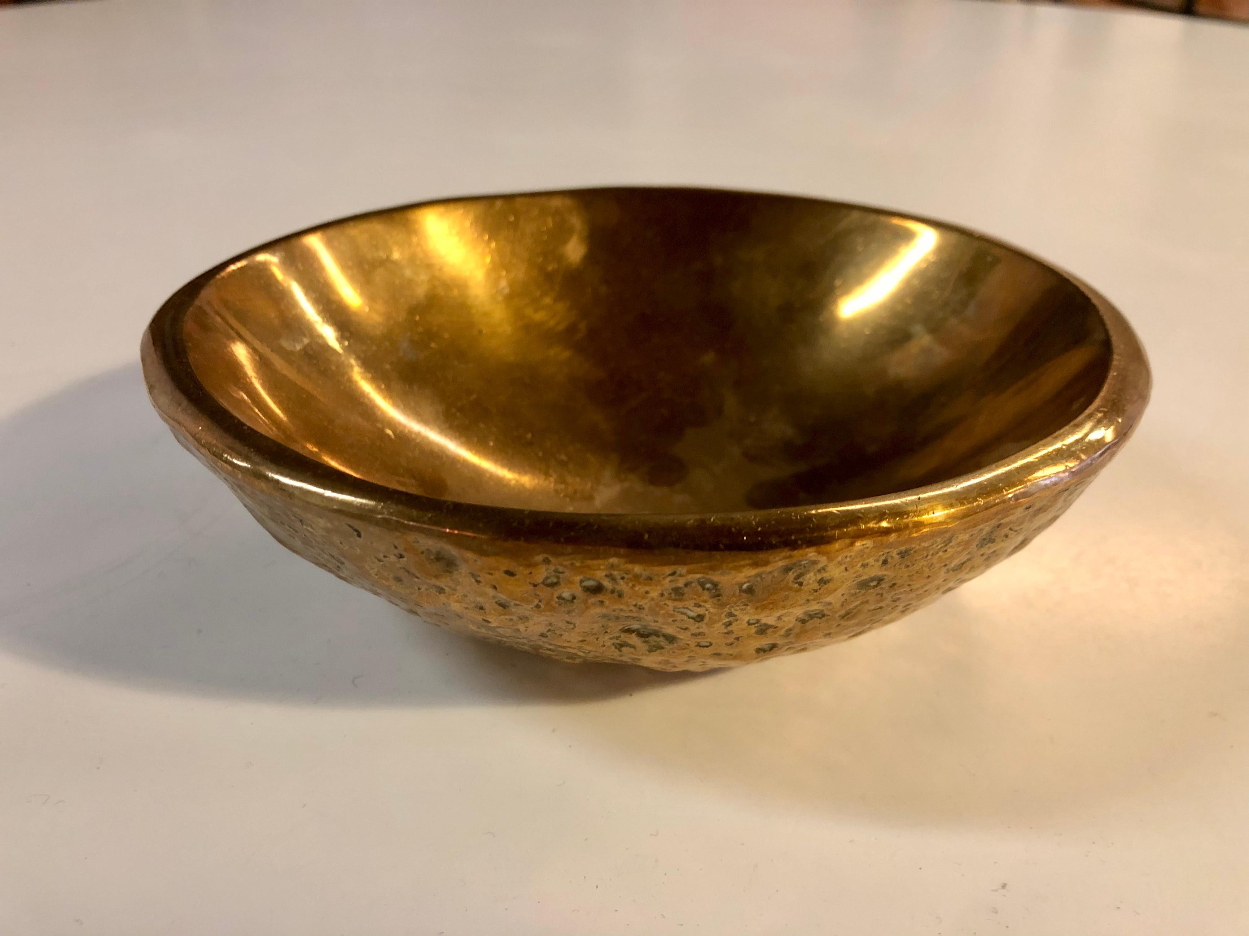 Rare serie of 4 “vide poche”in casted bronze made in late seventies by famous Belgian designer Ado Chale .
Some patina and oxidation on the bronze.
It can of course be cleaned and even polished to be as good as new.
structured relief on the external