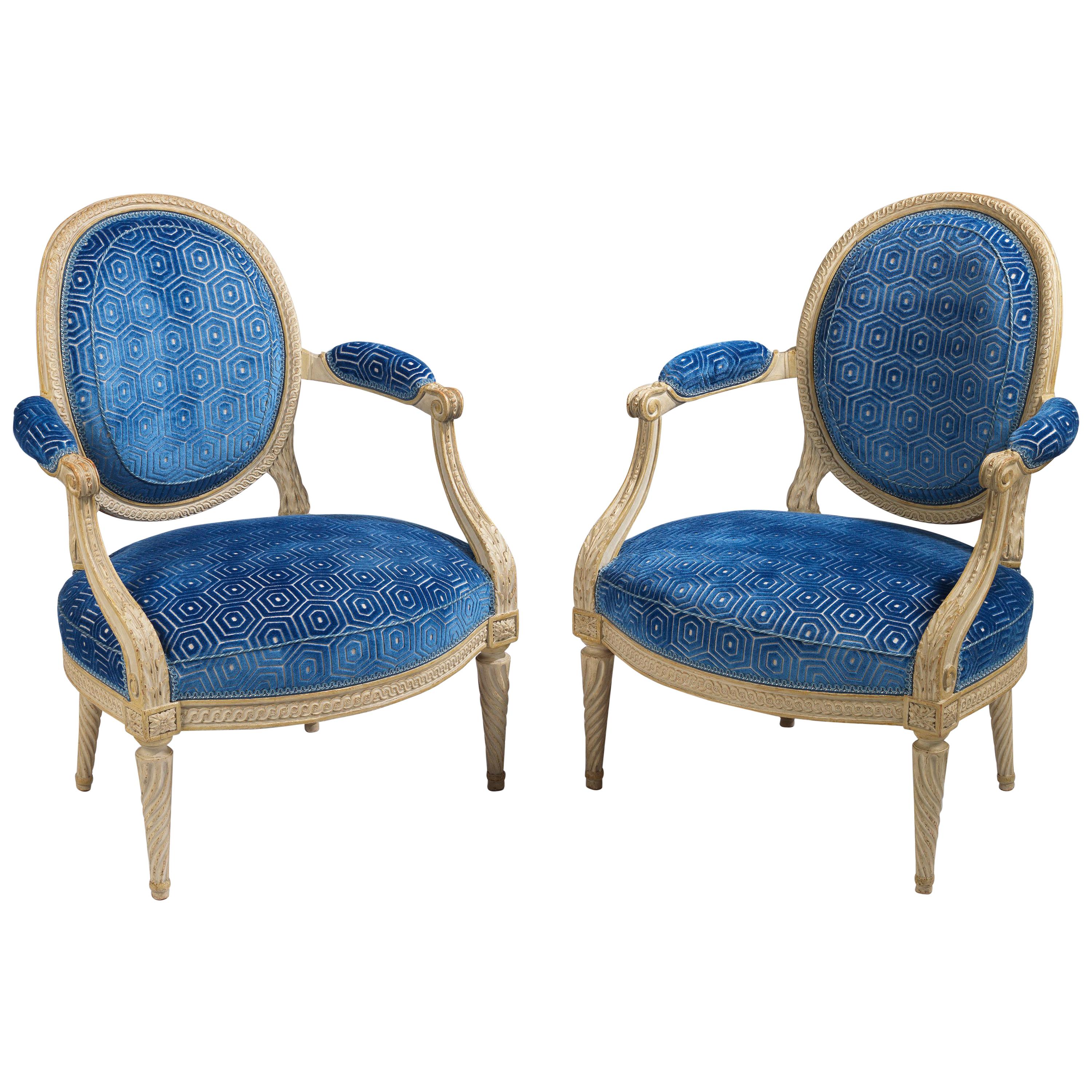 Suite of Louis XVI Painted Seat Furniture Comprising a Canapé & Two Fauteuils For Sale
