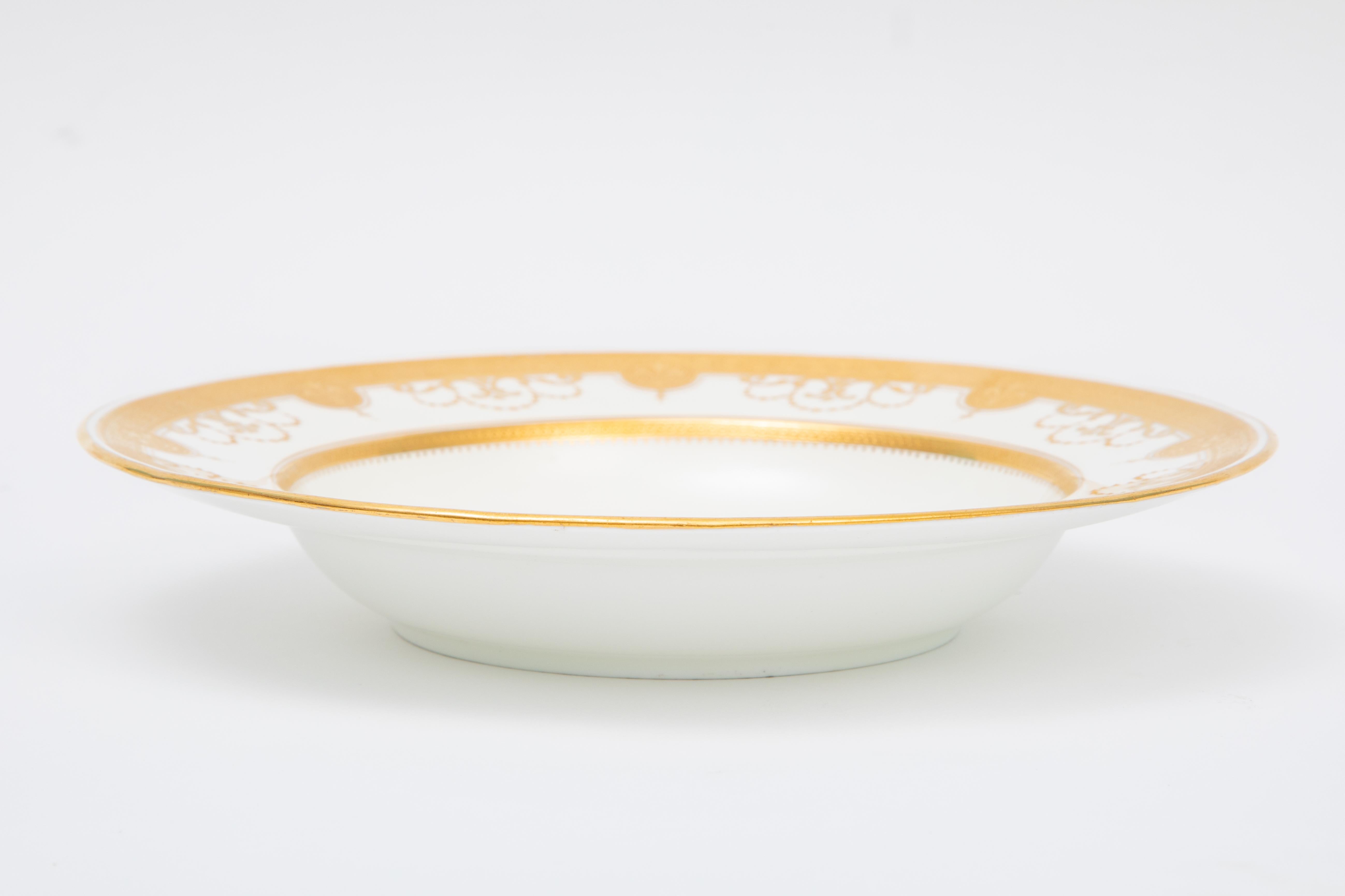 Suite di porcellane Minton personalizzate per Tiffany, antica CIRCA 1900. Swags dorati rialzati in vendita 4