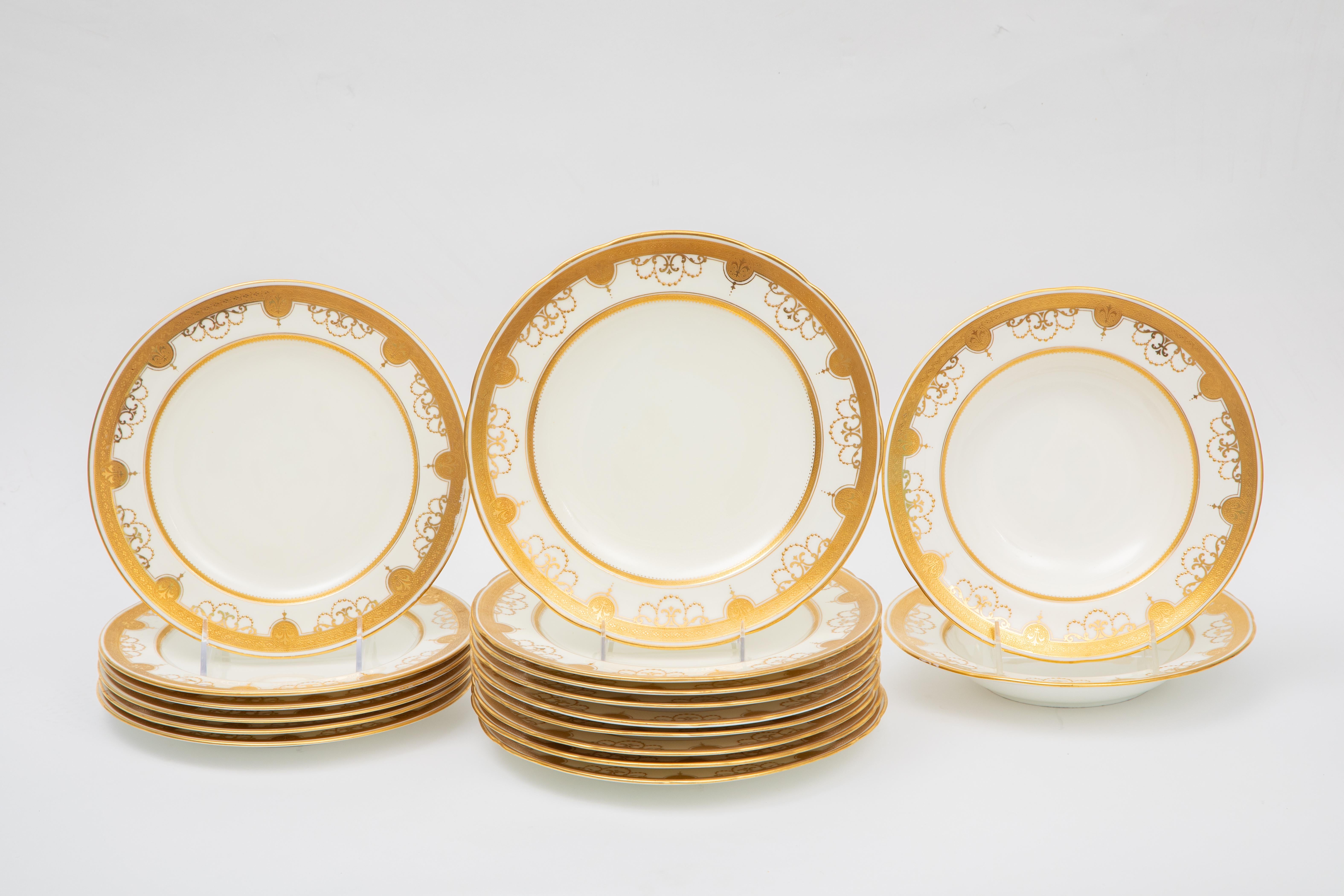 Suite di porcellane Minton personalizzate per Tiffany, antica CIRCA 1900. Swags dorati rialzati In condizioni buone in vendita a West Palm Beach, FL