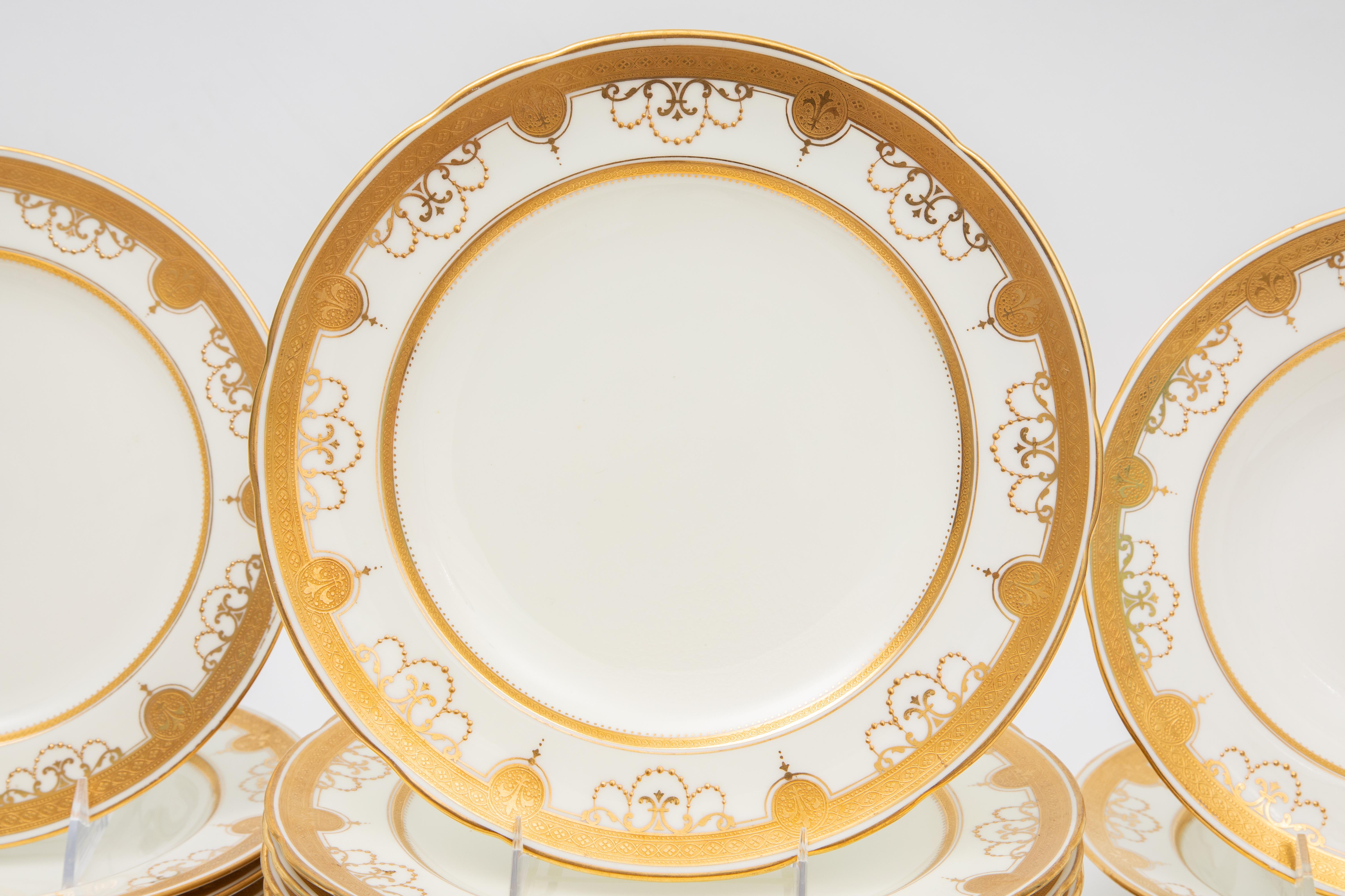 Oro Suite di porcellane Minton personalizzate per Tiffany, antica CIRCA 1900. Swags dorati rialzati in vendita