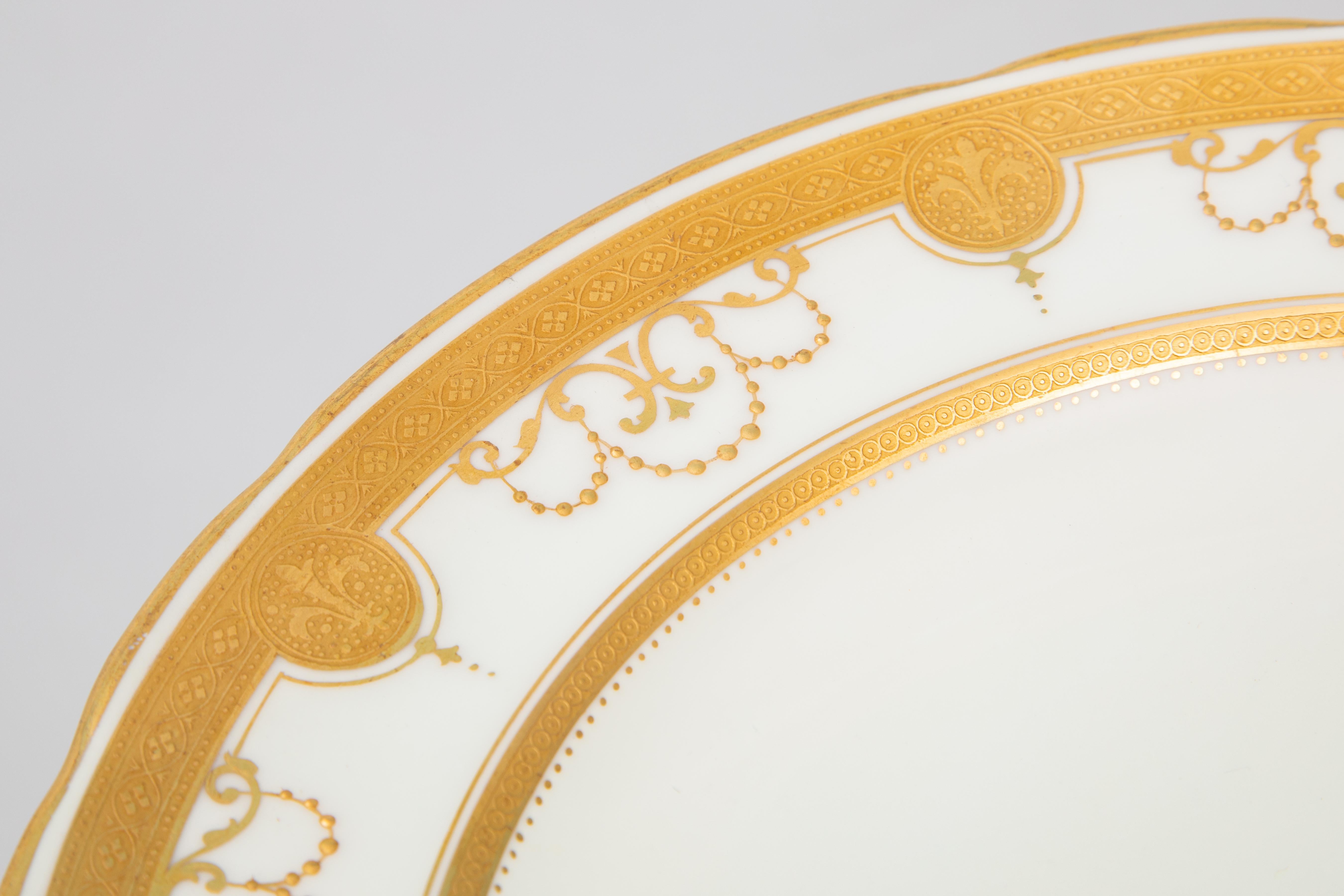 Suite di porcellane Minton personalizzate per Tiffany, antica CIRCA 1900. Swags dorati rialzati in vendita 2