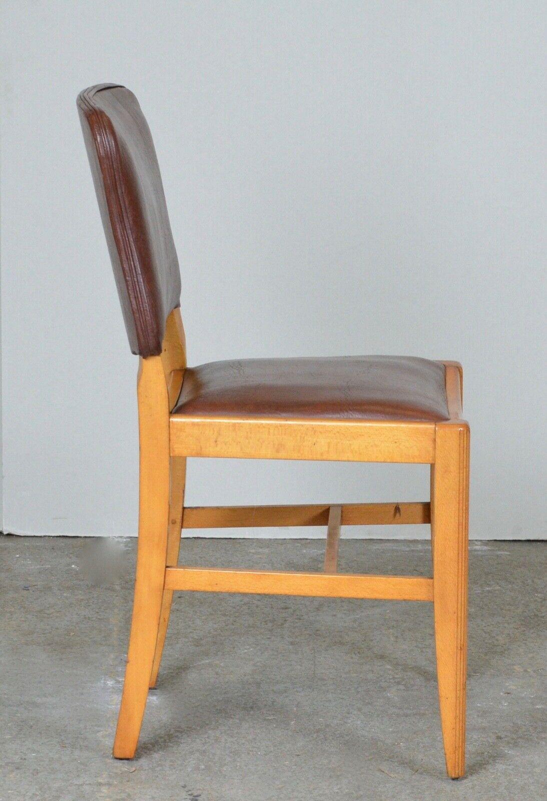 20ième siècle Suite de six chaises de salle à manger anciennes en cuir marron et noyer en vente