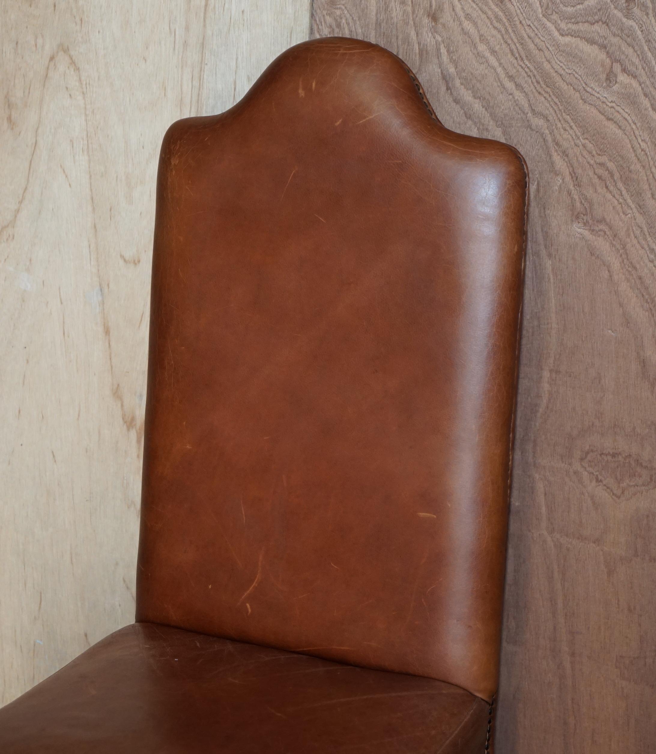 Anglais Suite de six chaises de salle à manger Cromwellian à haut dossier en chêne ancien et cuir héritage en vente