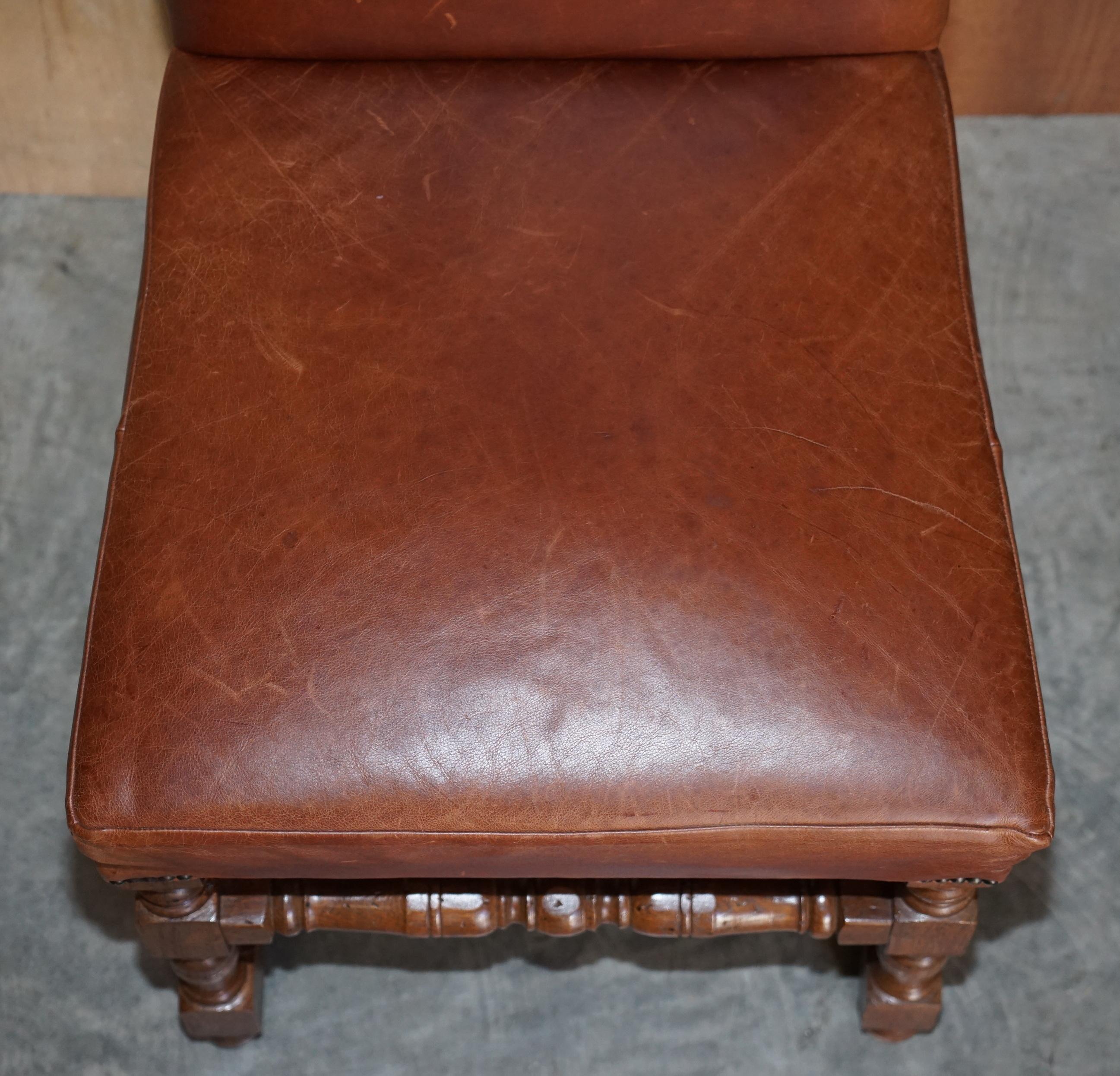 Début du 20ème siècle Suite de six chaises de salle à manger Cromwellian à haut dossier en chêne ancien et cuir héritage en vente