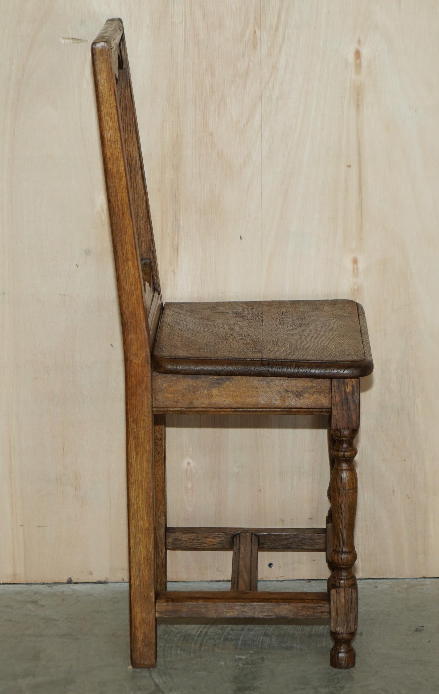 Suite aus sechs antiken viktorianischen englischen Chapel-Esszimmerstühlen aus Eiche, atemberaubendes Holz im Angebot 3