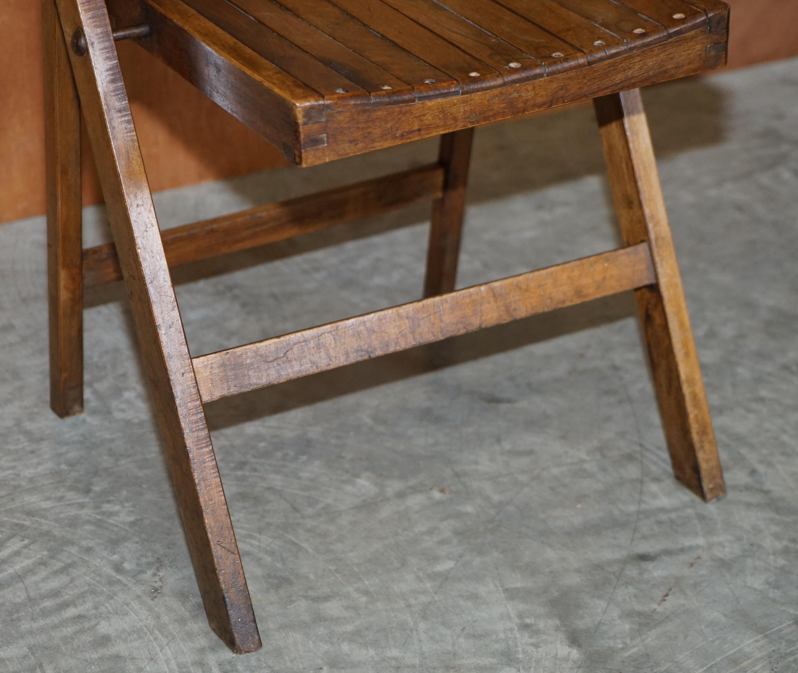 Suite aus sechs klappbaren Dampferstühlen aus englischer Eiche, um 1900-1920, atemberaubende Patina im Angebot 2