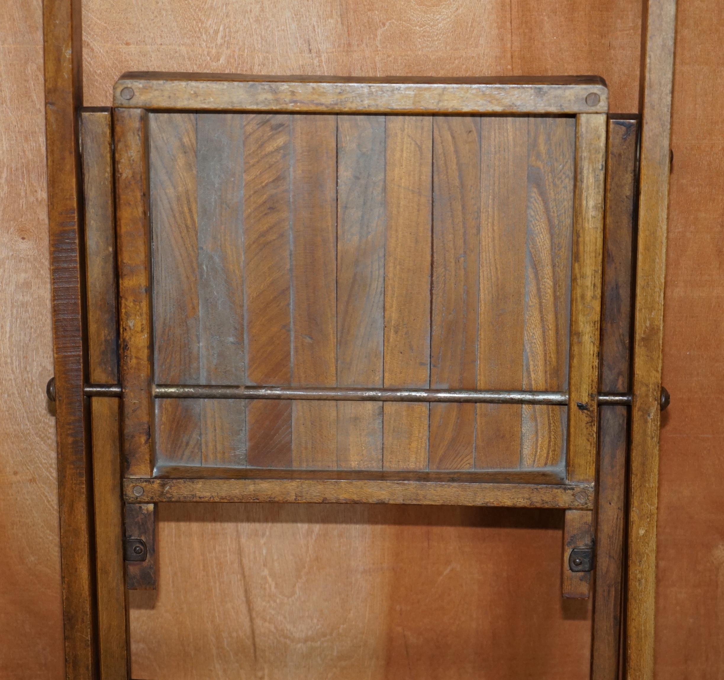 Suite aus sechs klappbaren Dampferstühlen aus englischer Eiche, um 1900-1920, atemberaubende Patina im Angebot 10