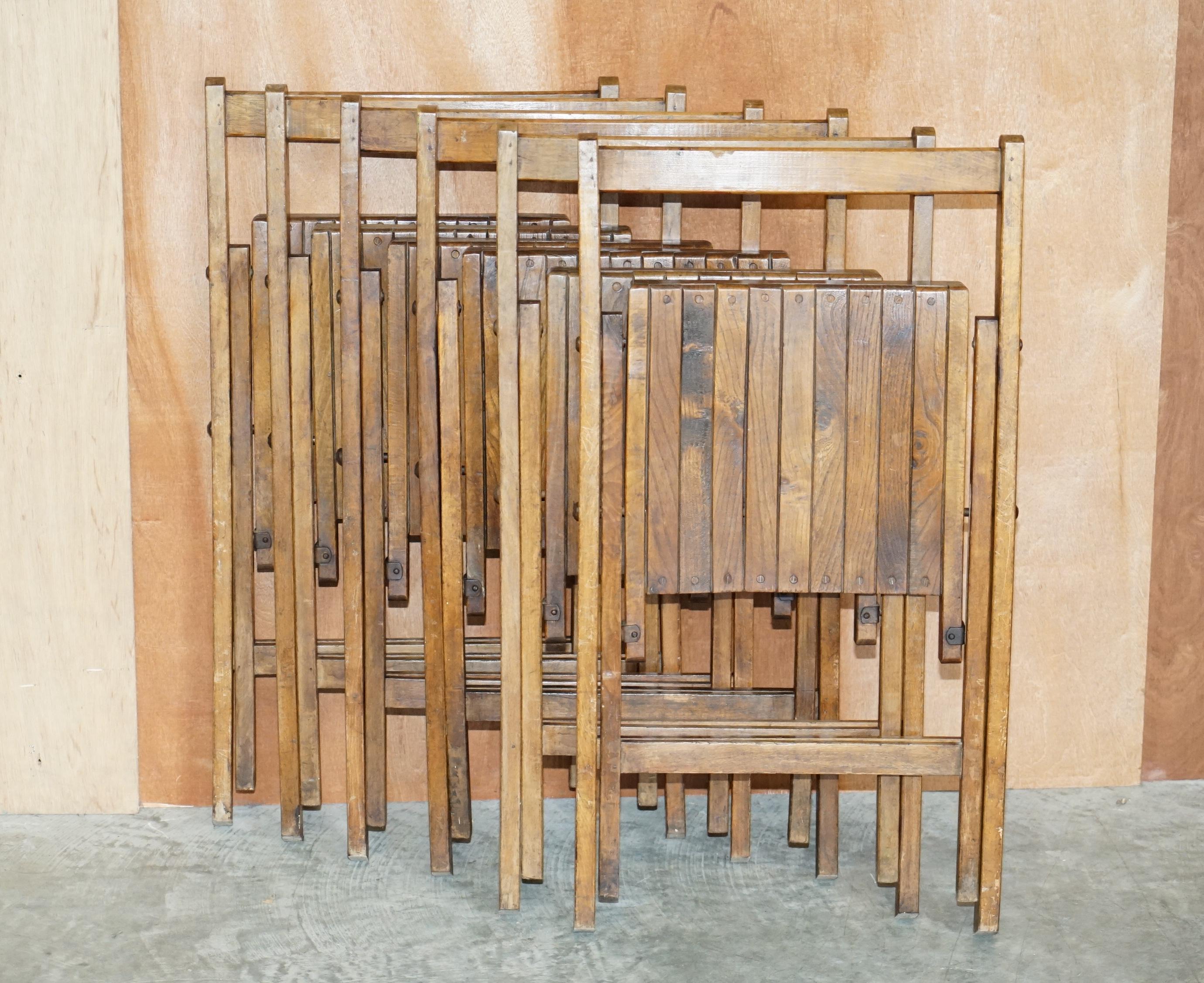 We are delighted to offer for sale this lovely suite of six original circa 1900-1920 English oak slatted folding steamer chairs

A very good looking well made and decorative suite of folding chairs with a lovely rich warm timber patina and