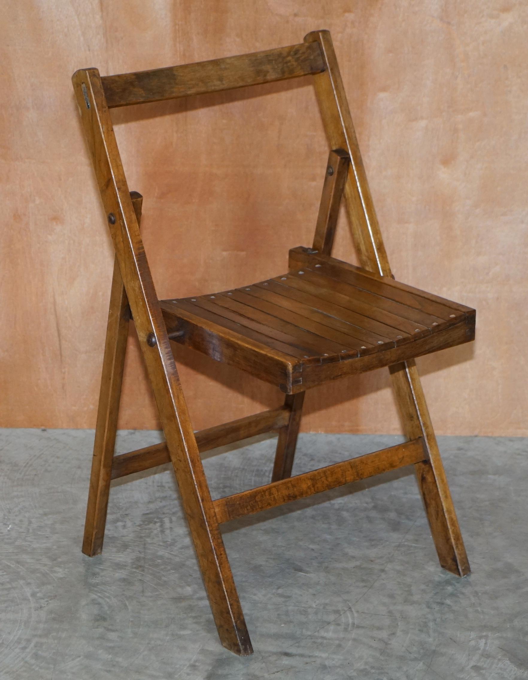 Anglais Suite de six chaises à vapeur pliantes en chêne anglais à patine étonnante datant d'environ 1900 à 1920 en vente