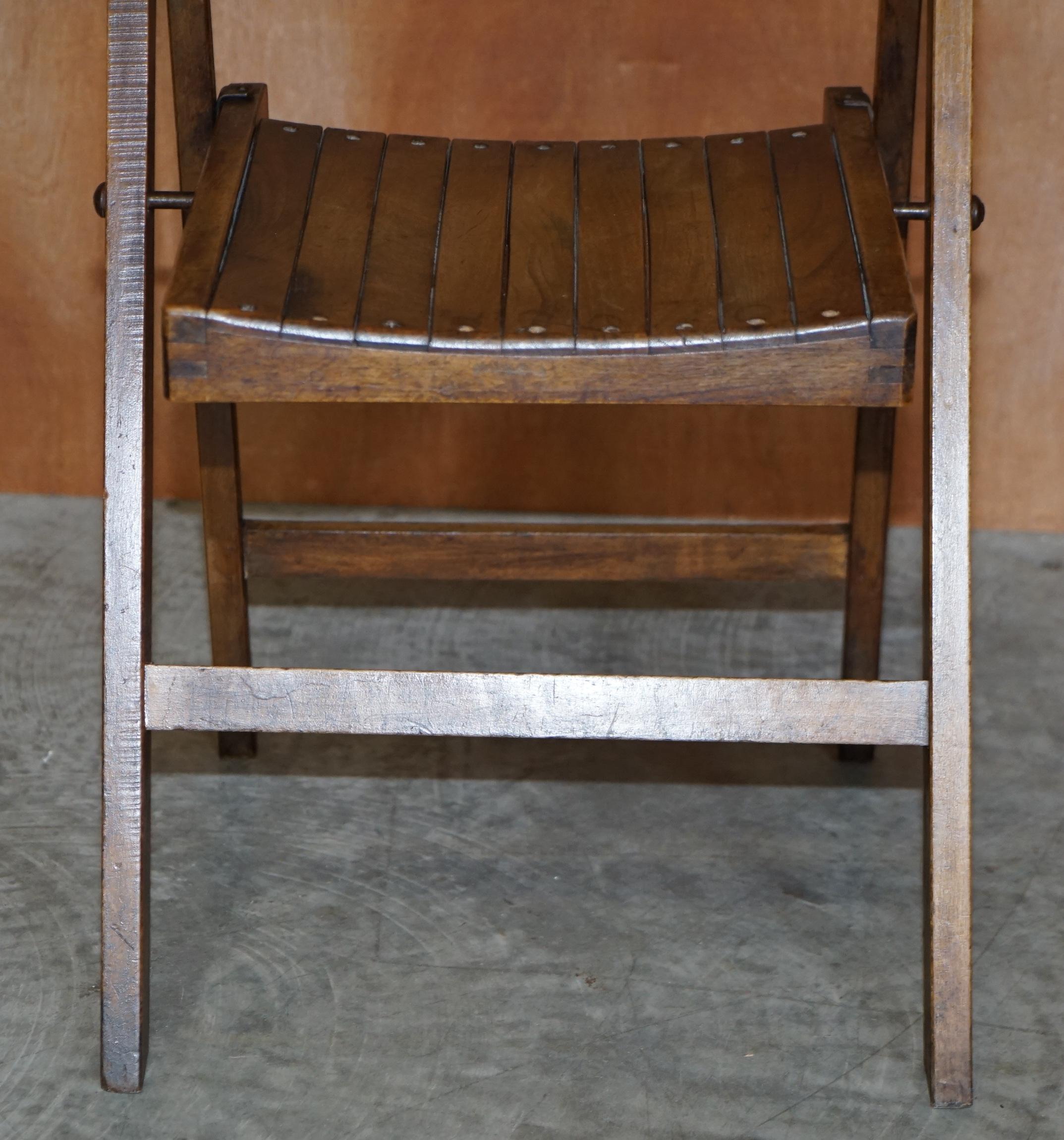 Suite de six chaises à vapeur pliantes en chêne anglais à patine étonnante datant d'environ 1900 à 1920 en vente 2