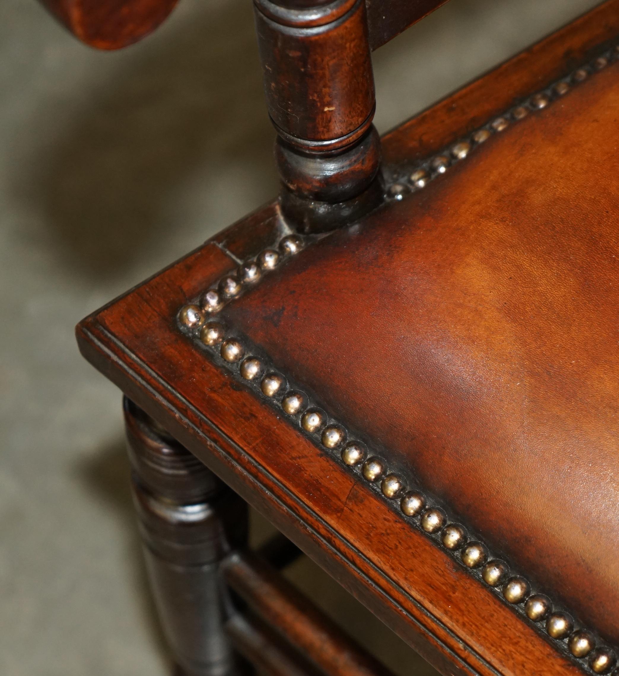 SUITE OF SIX FULLY RESTORED BROWN LEATHER ANTIQUE CHESTERFIELD DINING ARMCHAIRs For Sale 3