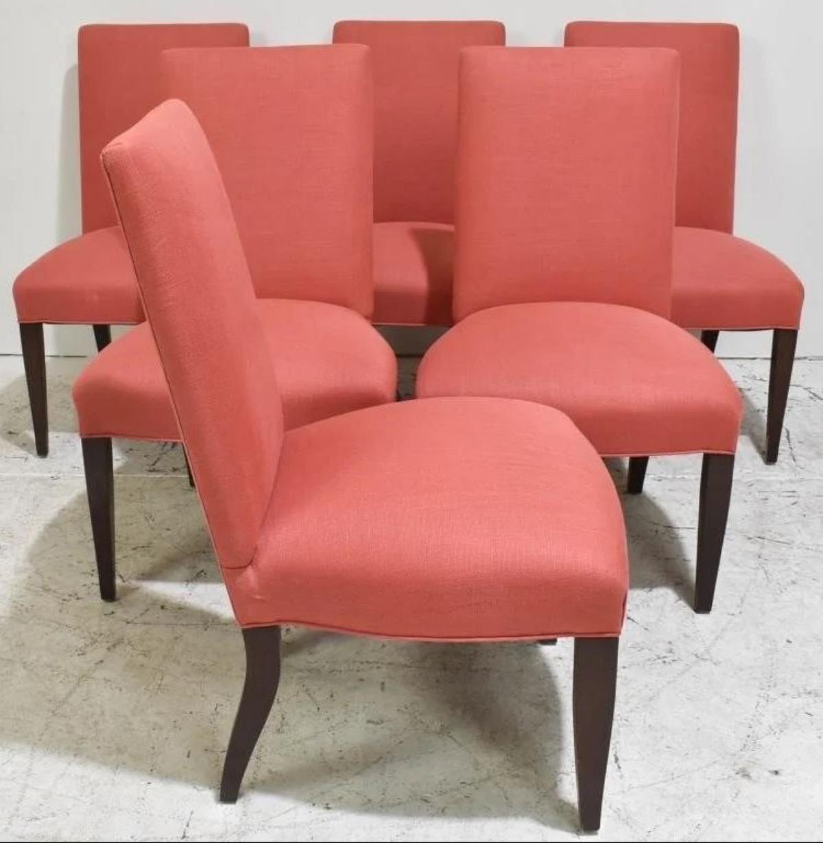 Américain Suite de six superbes chaises de salle à manger classiques entièrement rembourrées en vente