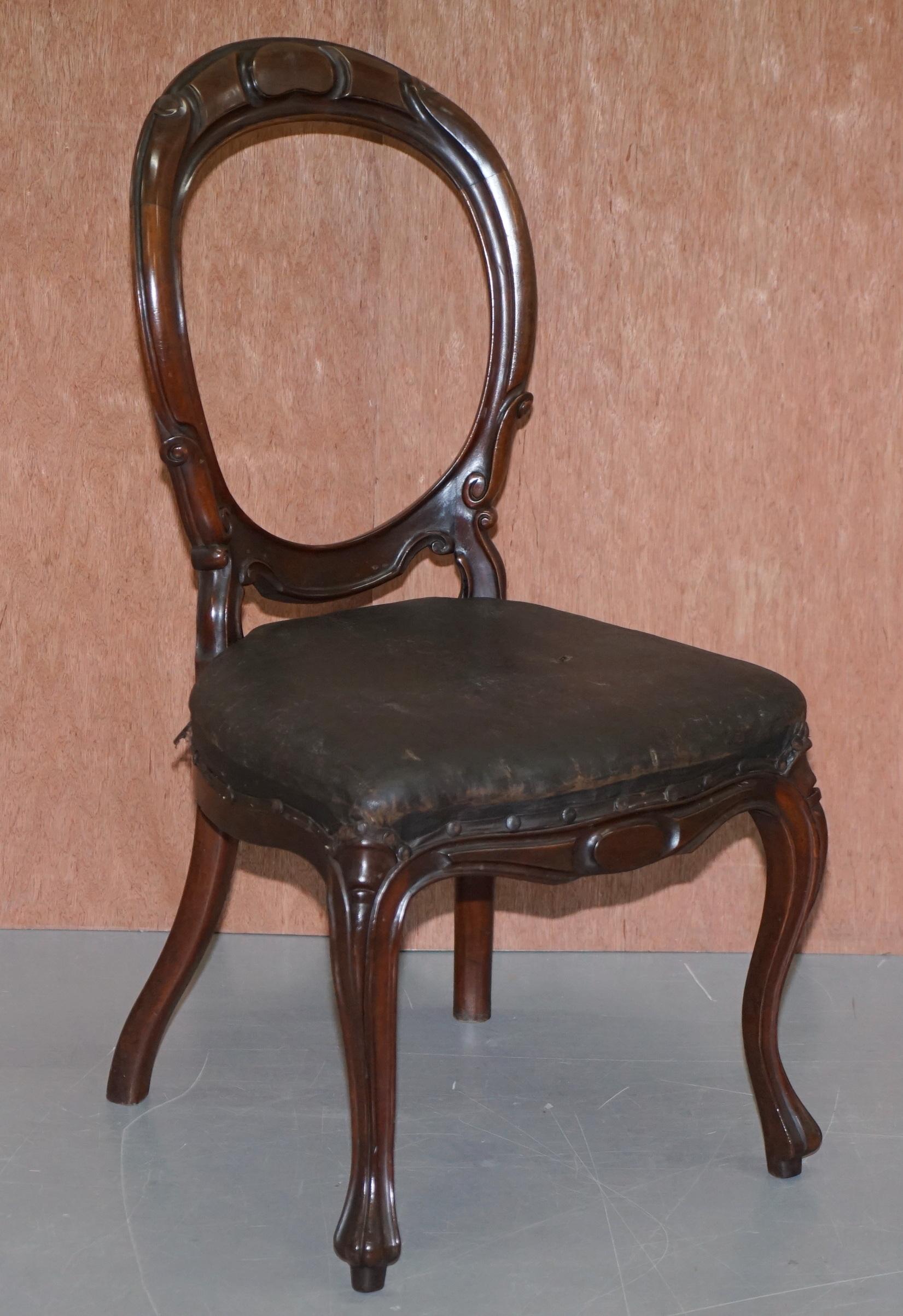 Suite of Six Victorian Hand Carved Hardwood Spoon Medallion Back Dining Chairs 6 For Sale 2