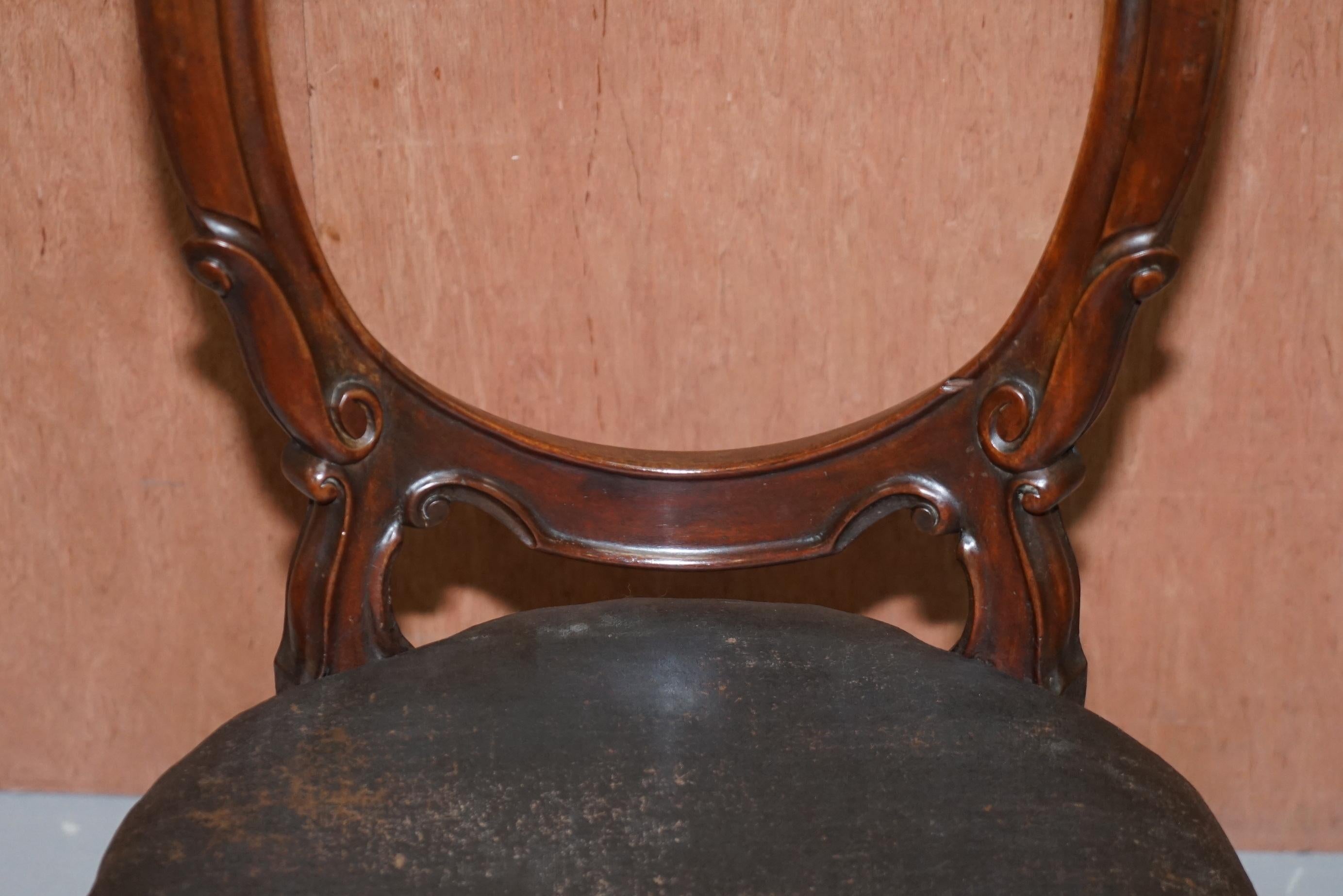 English Suite of Six Victorian Hand Carved Hardwood Spoon Medallion Back Dining Chairs 6 For Sale