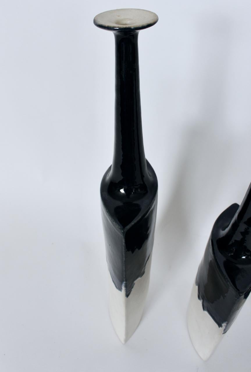 Suite de trois vases en céramique de Bruno Gambone Off-White Matte & Black Running Glaze en vente 3
