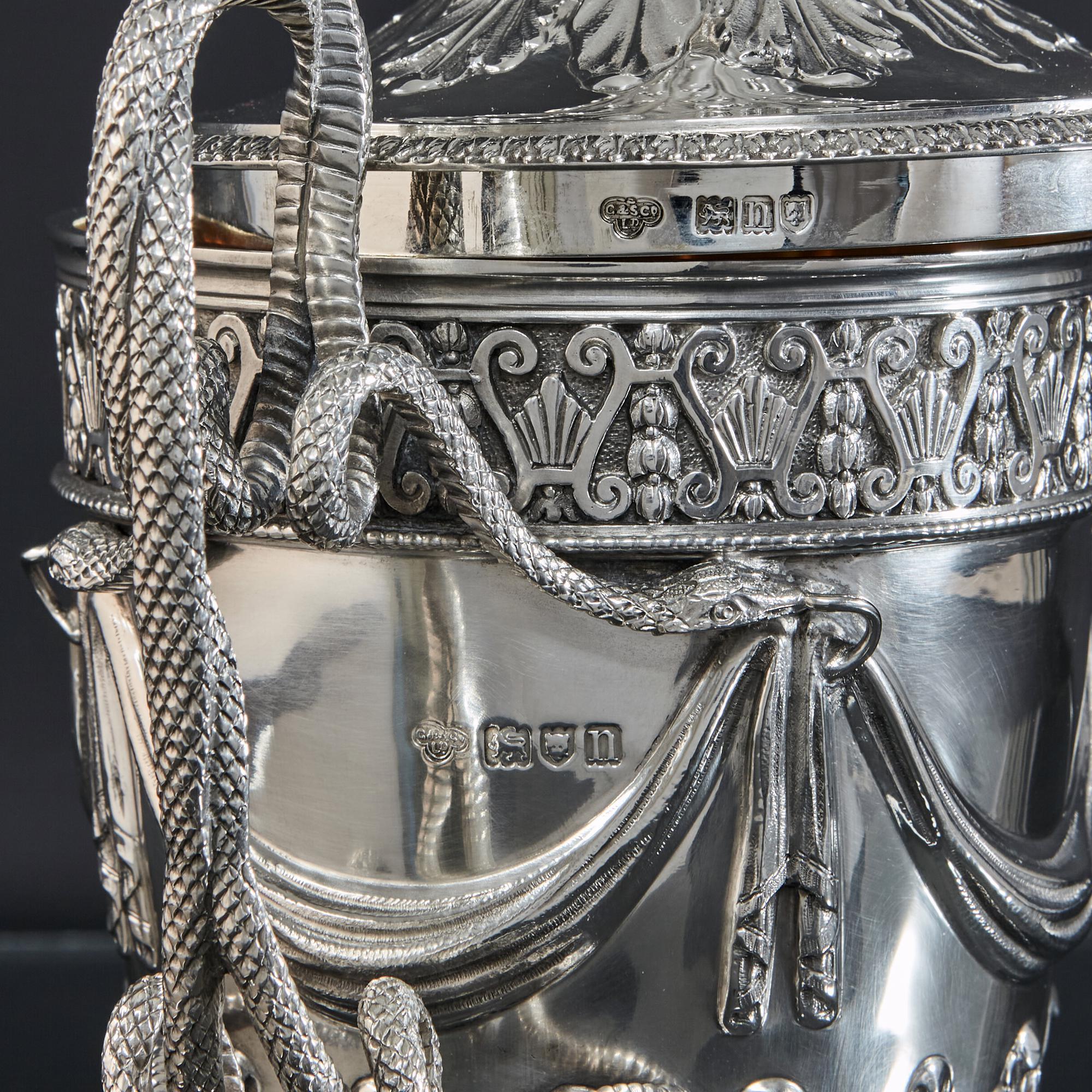 20th Century Suite of three Edwardian silver cups and covers For Sale