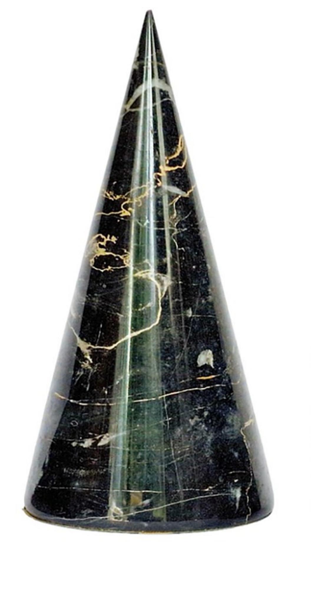 Moderne SUITE DE TROIS POIDS DE PAPIER ITALIEN En marbre noir veiné 20ème siècle en vente
