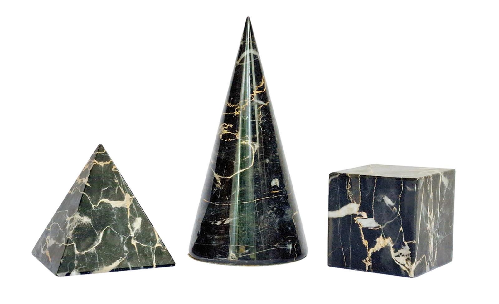 Suite of Three Italian Paperweights in Veined Black Marble, 20th Century In Good Condition For Sale In Madrid, ES