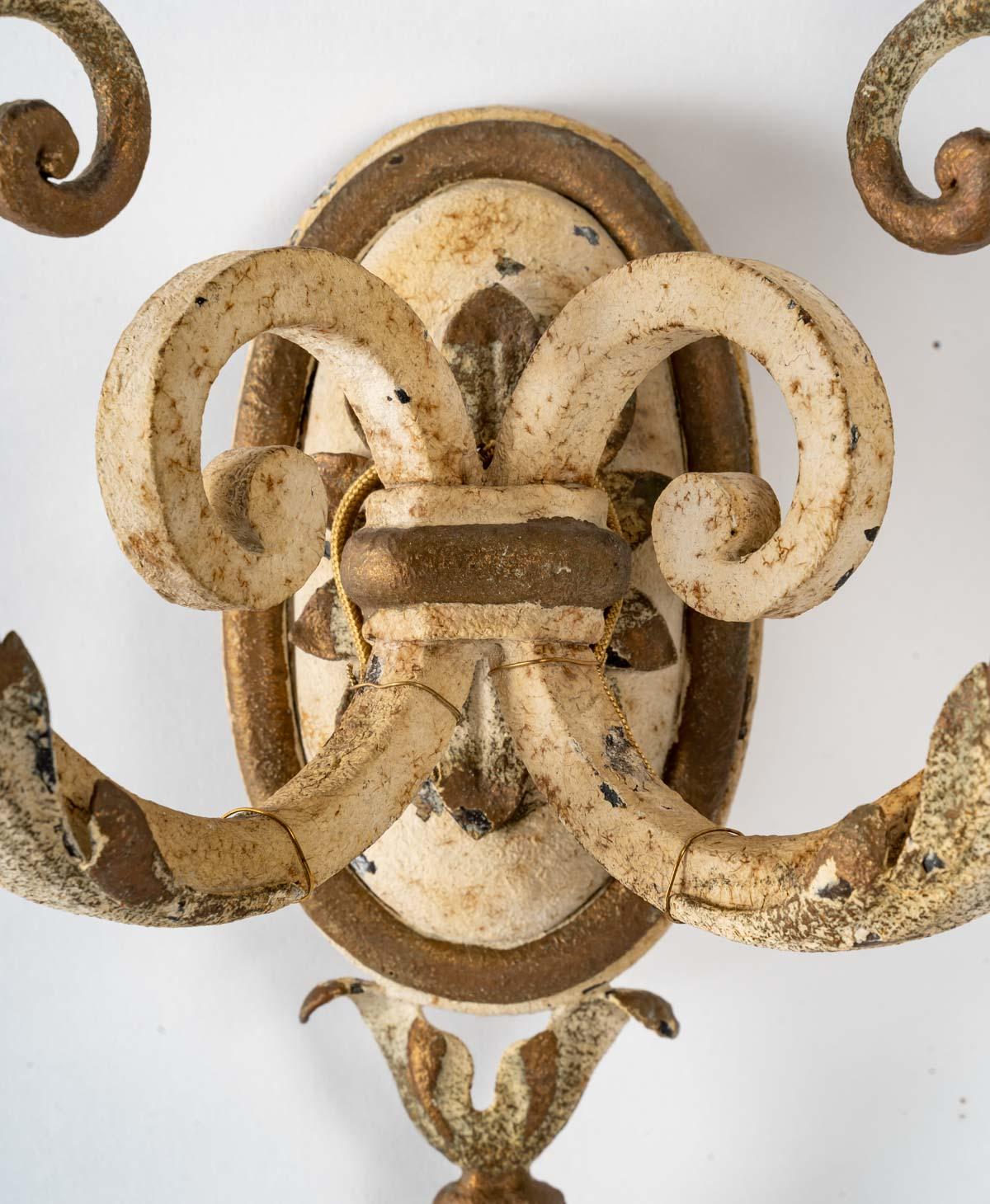 Conjunto de tres candelabros de hierro forjado, principios del siglo XX en venta 2