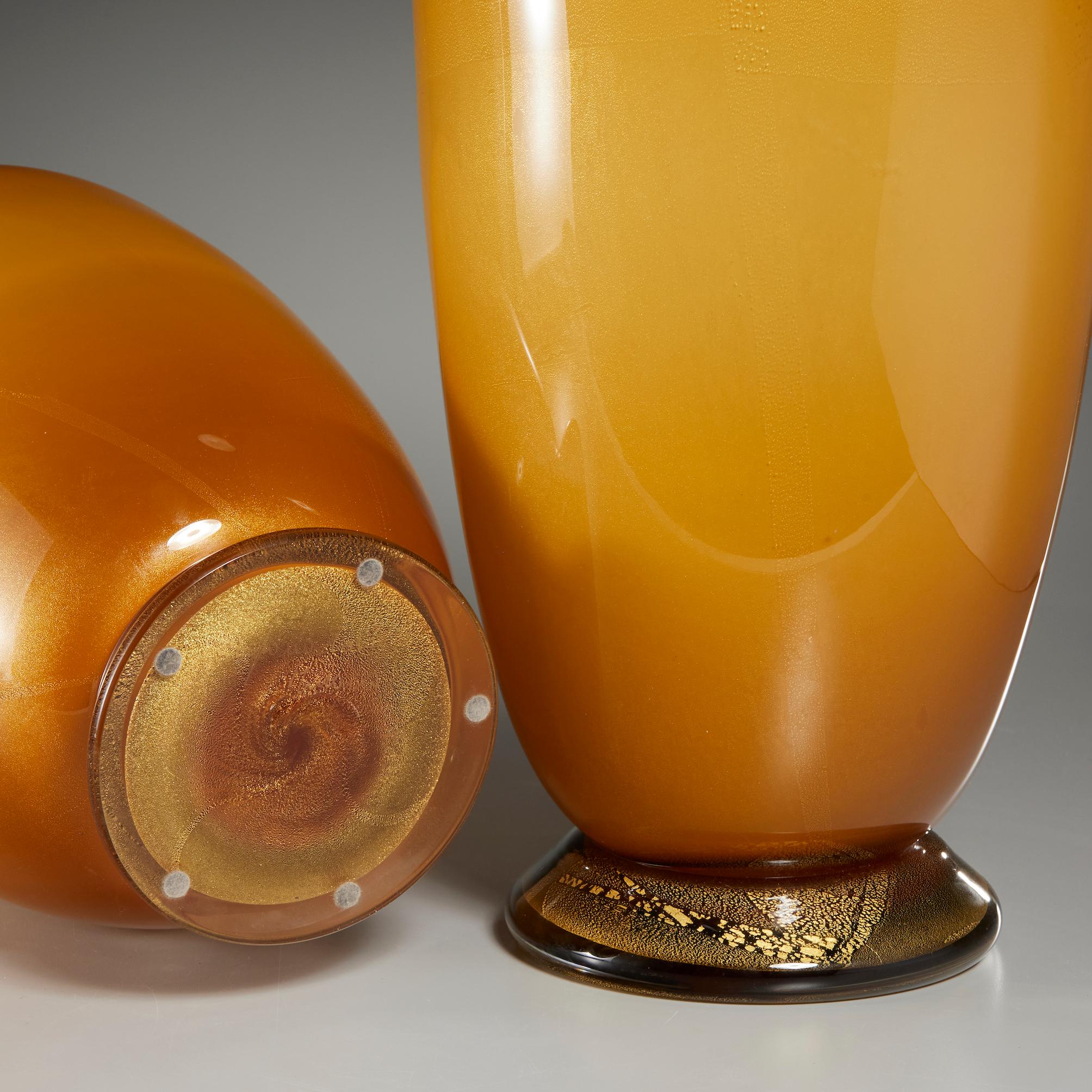 Suite of Two Murano Amber with Gold Flecks Glass Urns by Stefano Toso In Good Condition For Sale In Montreal, QC