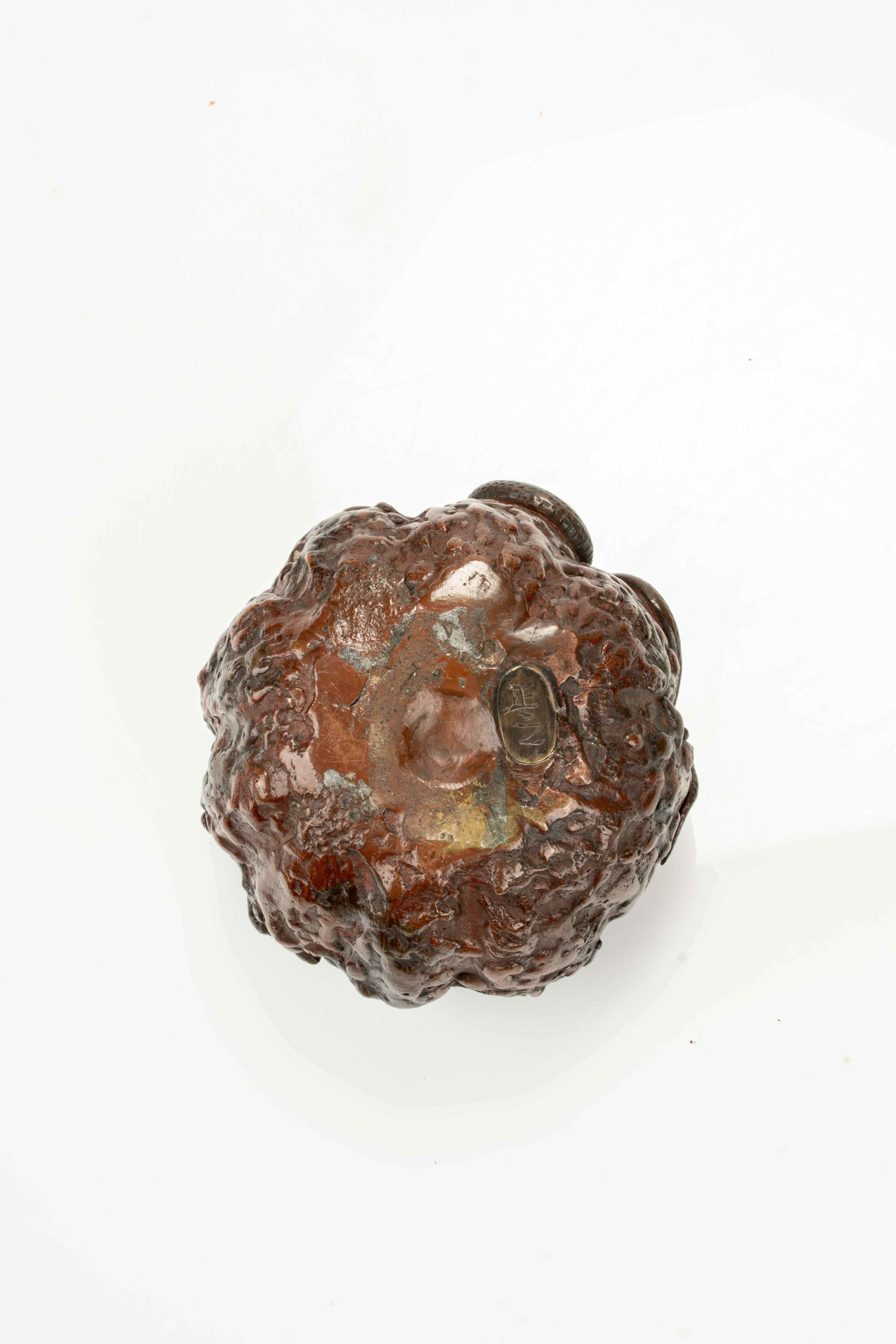 Bronzesuiteki in Form eines Kürbisses mit Schlange, signiert Masayuki im Angebot 1