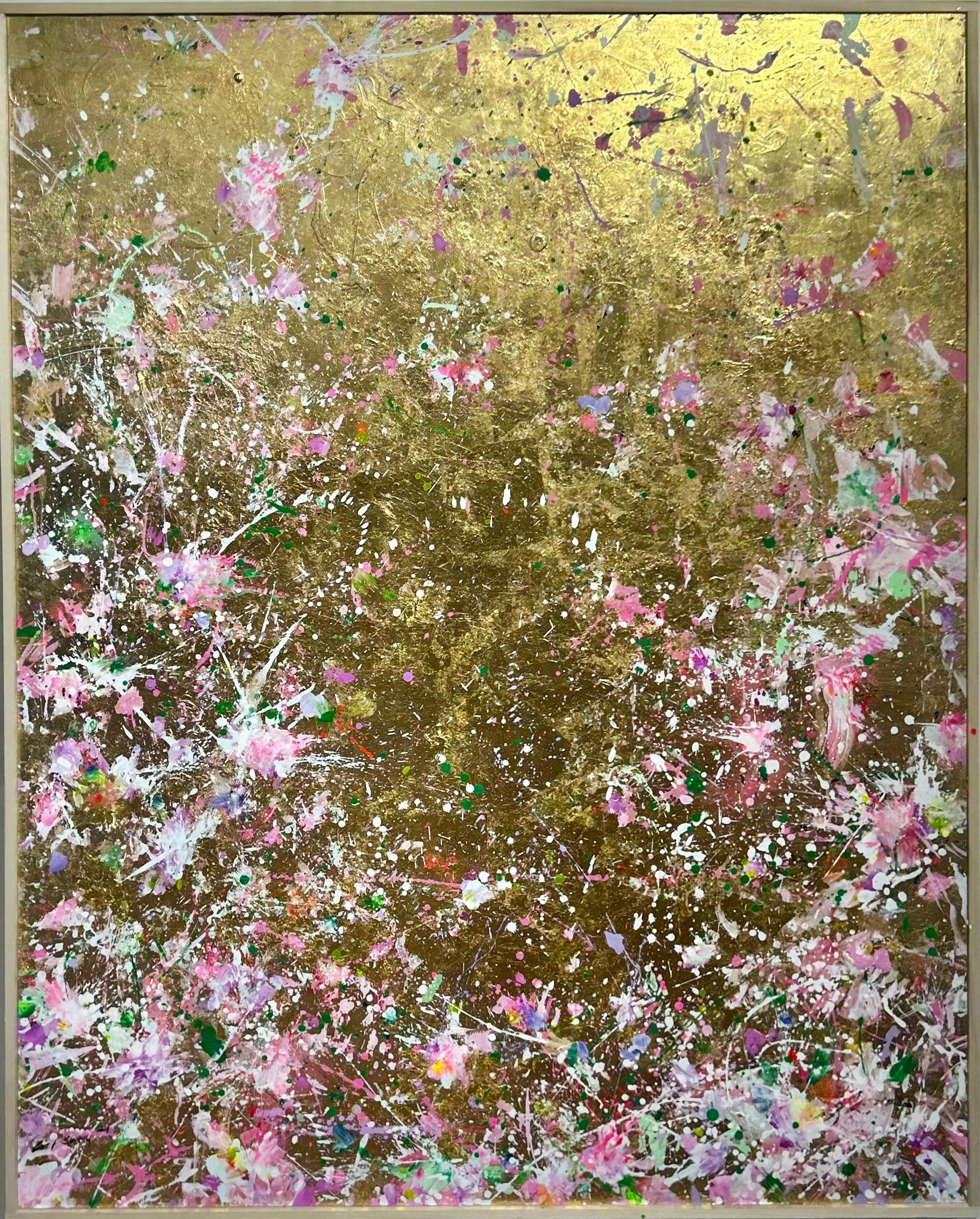Suk Ja Kang Abstract Painting – Scents of Passing Spring I – Abstraktes Blumengemälde mit Blattgold, gerahmt