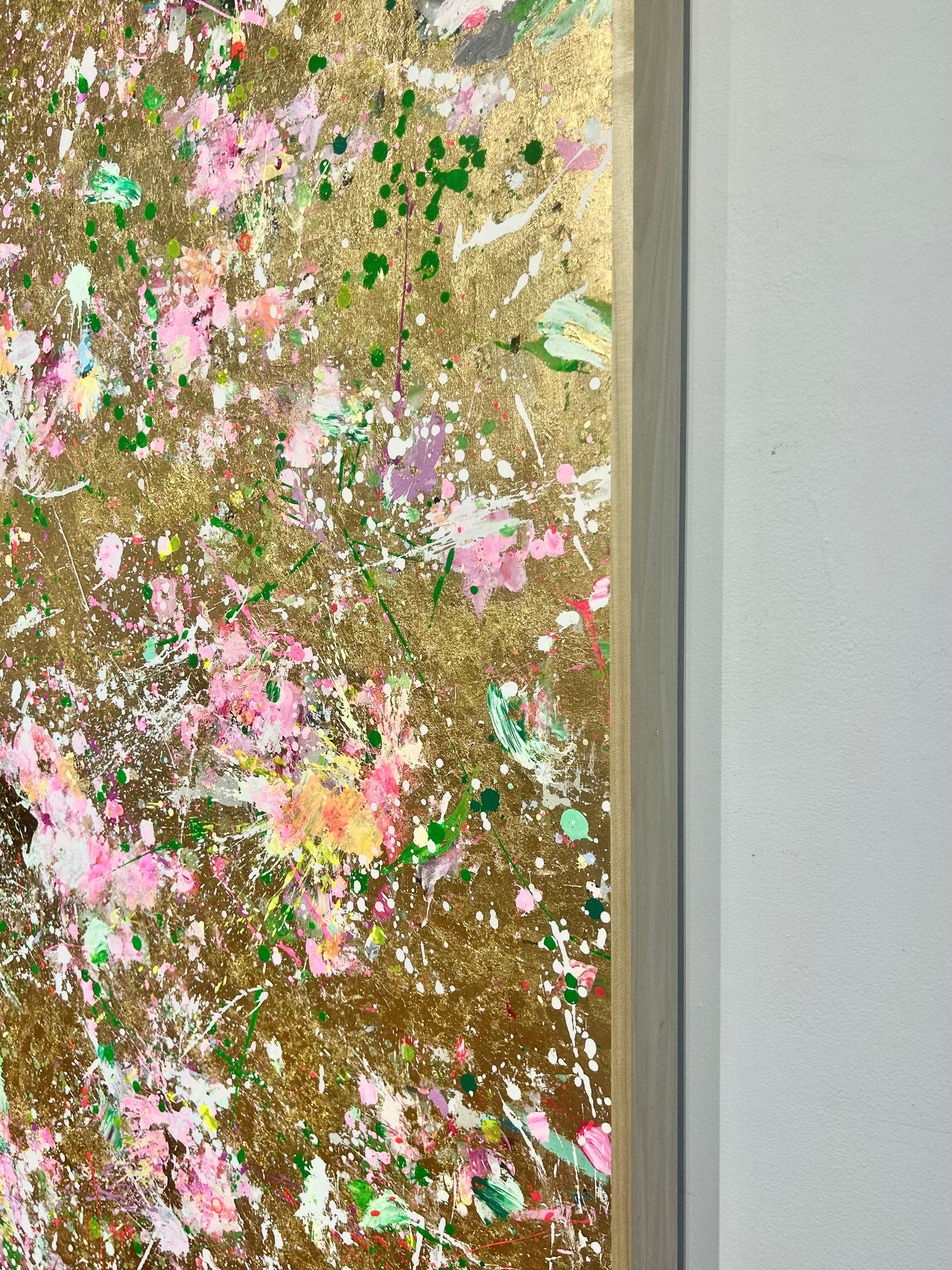 You Have Lots of Me In You – Abstraktes geblümtes Gemälde mit Blattgold, gerahmt – Painting von Suk Ja Kang