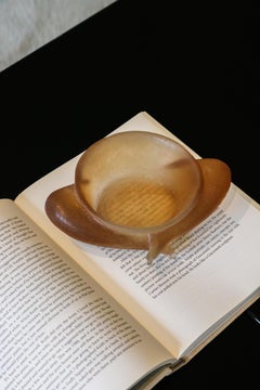 Sukhasana Mini Bowl in I. Colon - Vasca per le gambe in posizione meditativa di Marcela Cure